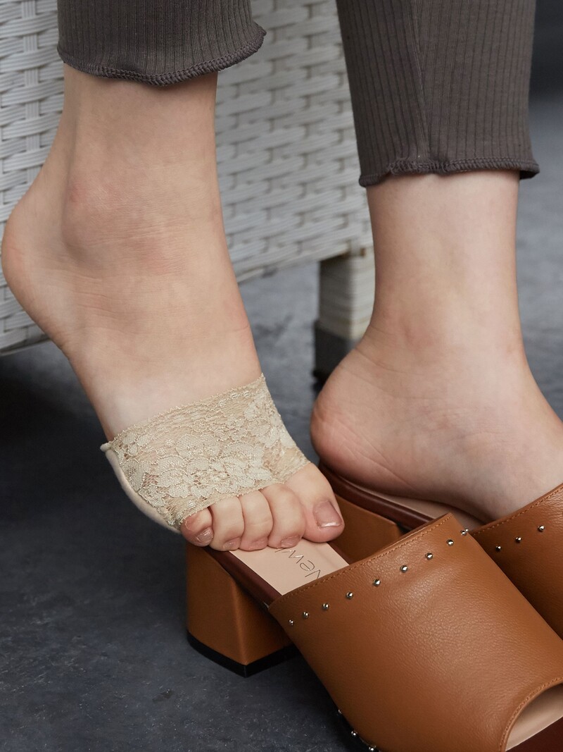 Cushioned Lace Toe Band