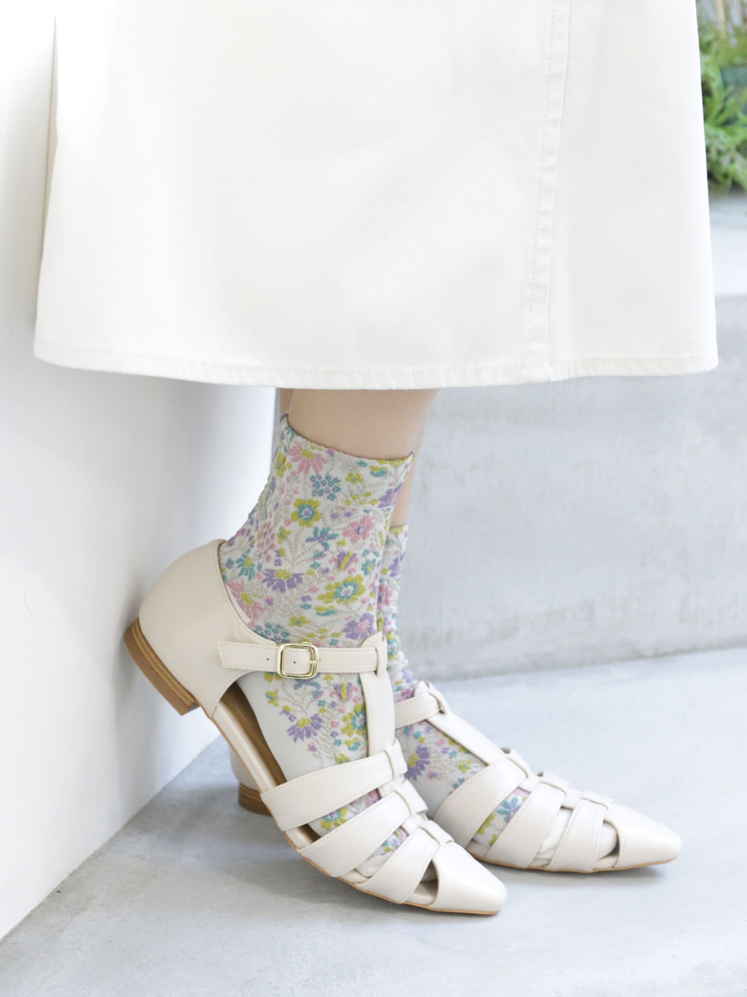 Calzino con motivo botanico in rilievo S