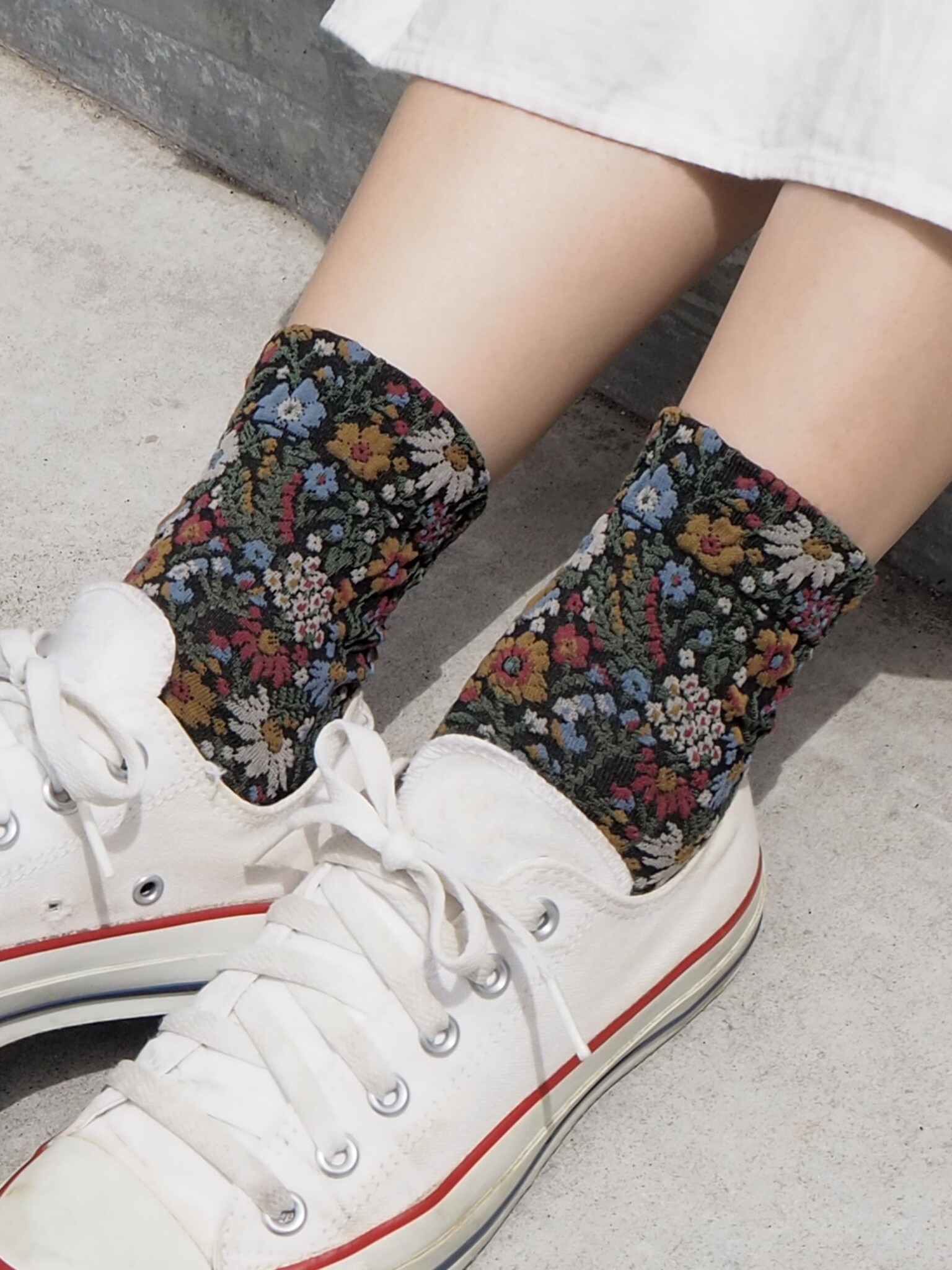 Calzino con motivo botanico in rilievo S