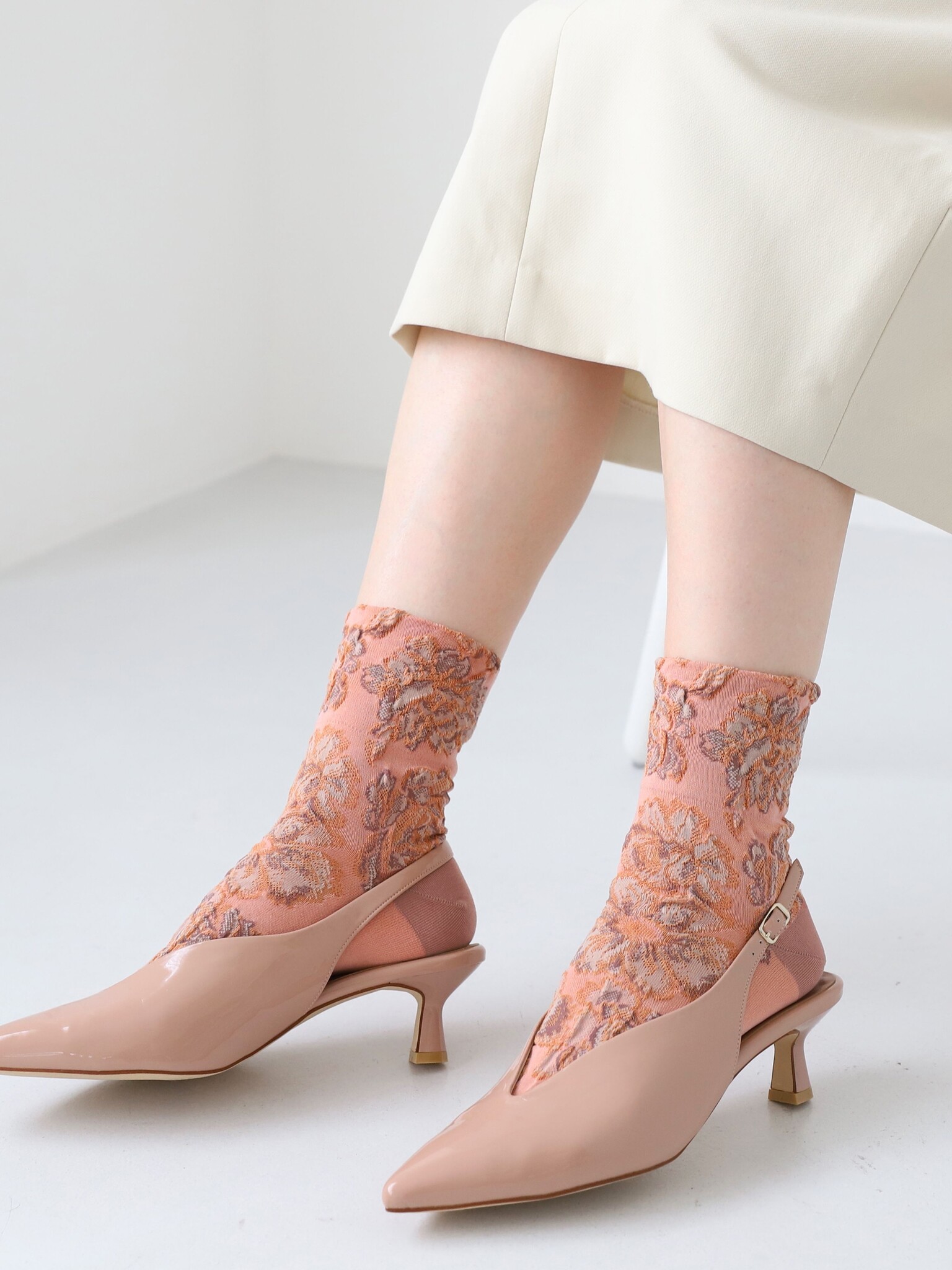 Float Flowers Low Crew Socks