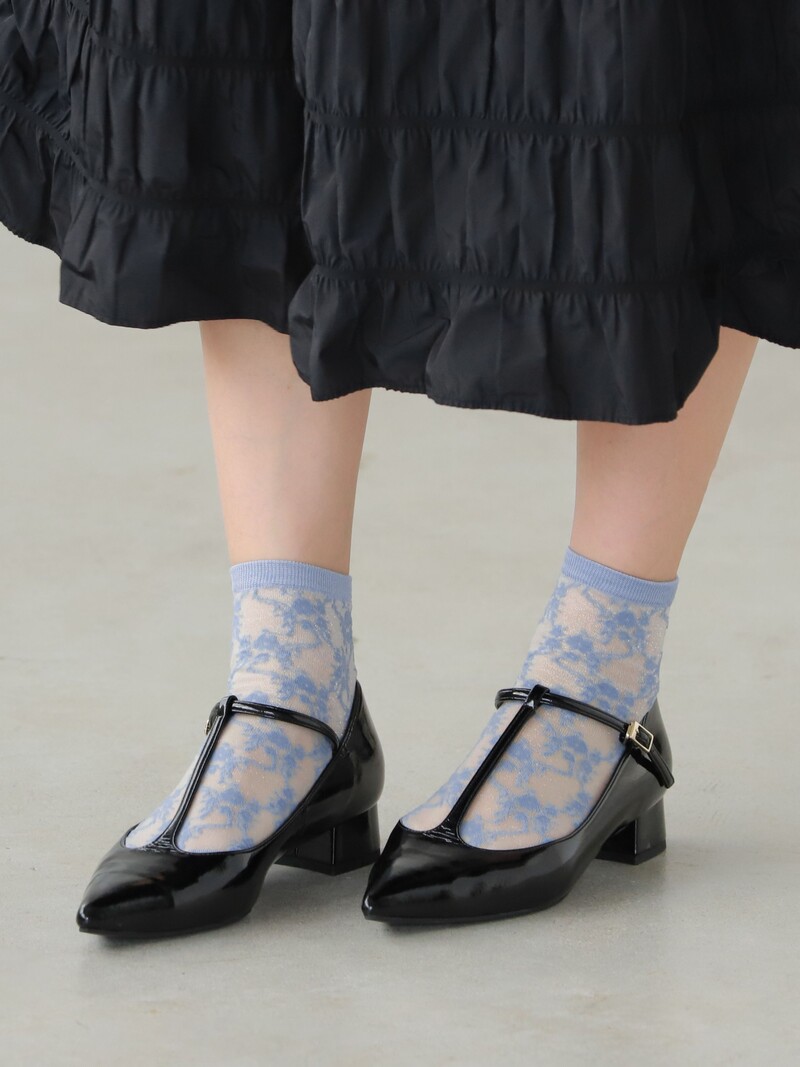 Meias transparentes com estampa floral