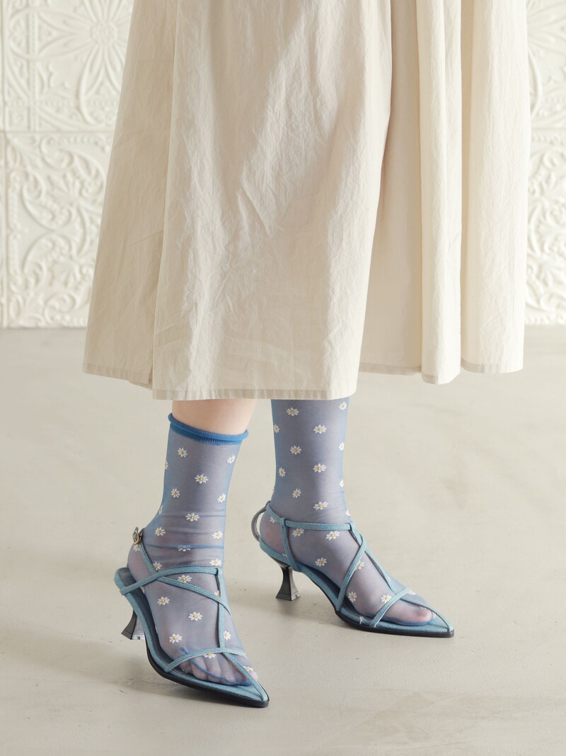 Sheer Dailsy Pattern Crew Socks