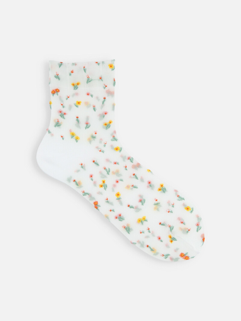 Meia de tule com estampa de pequenas flores