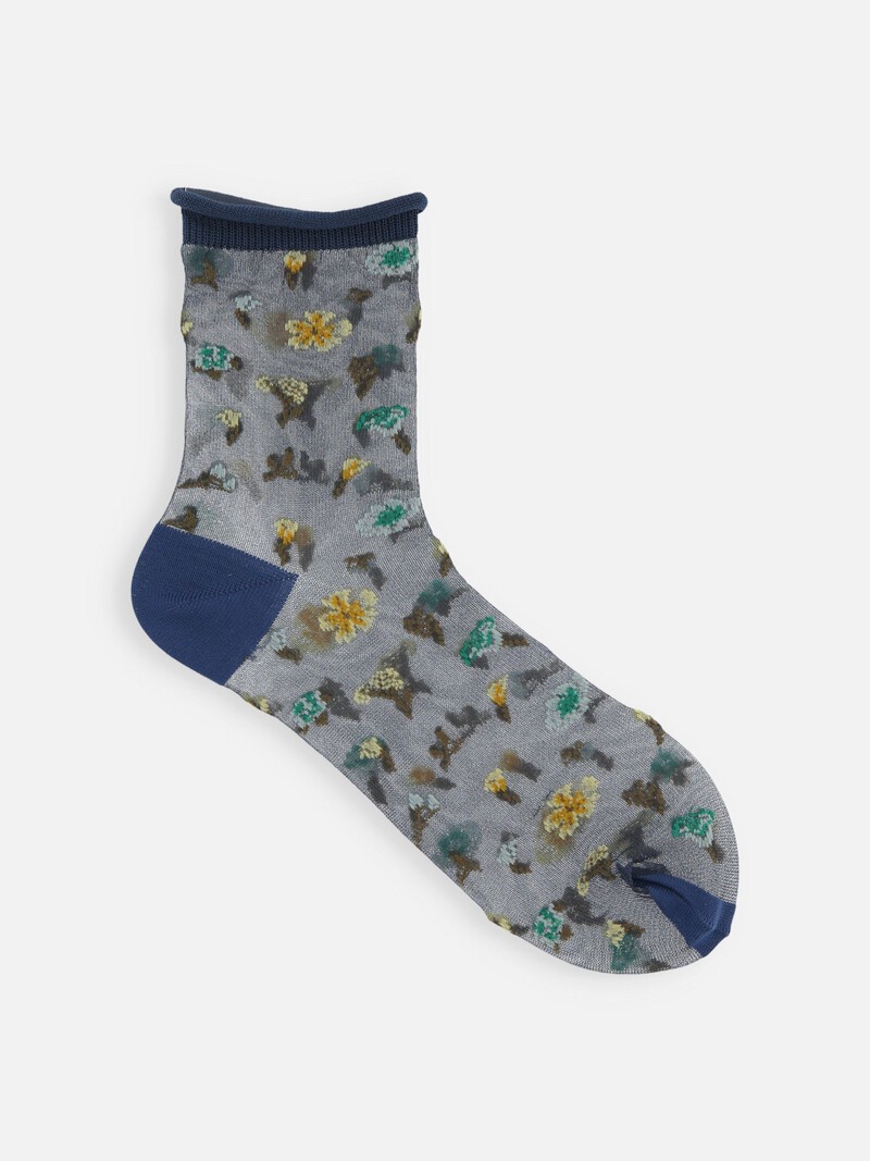 Meia transparente com estampa de flores