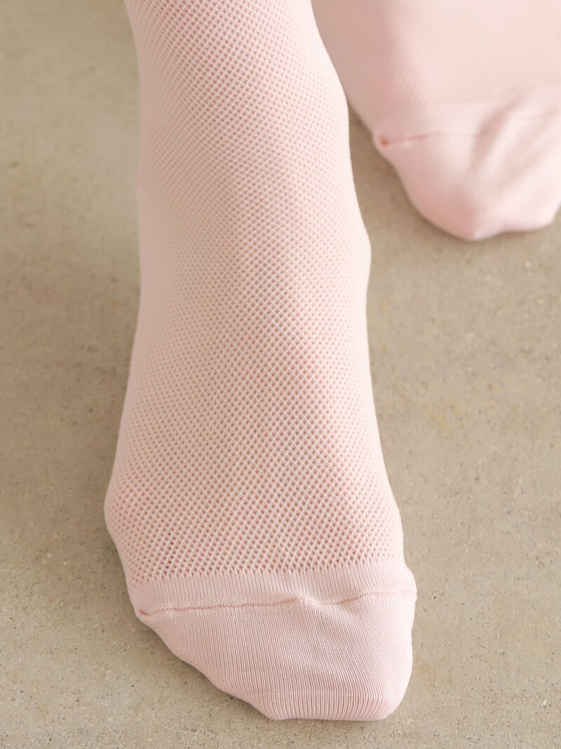 Weiche kniehohe Socken aus Mikro-Fischnetz