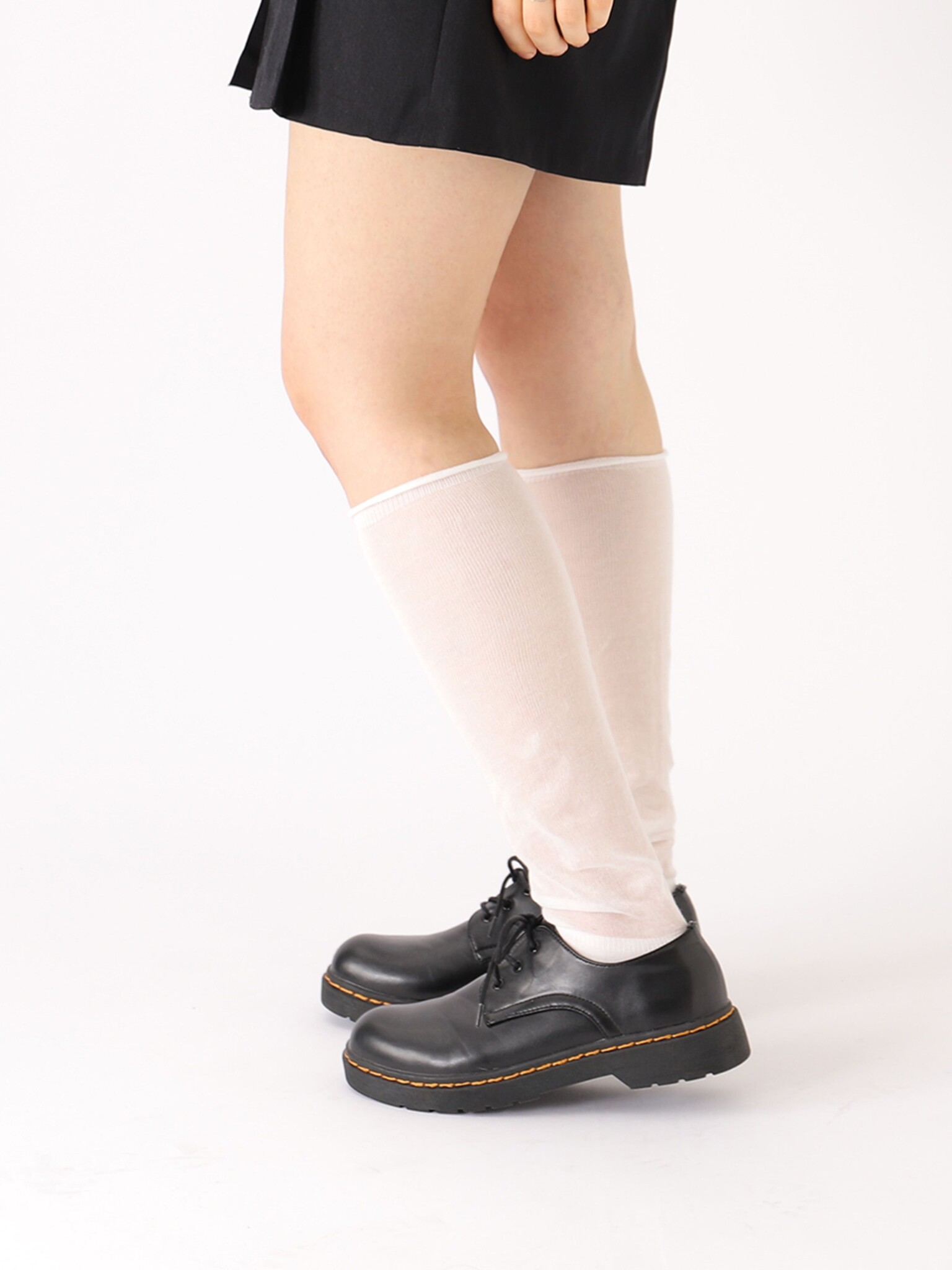 Leichte kniehohe Socken im lockeren Stil