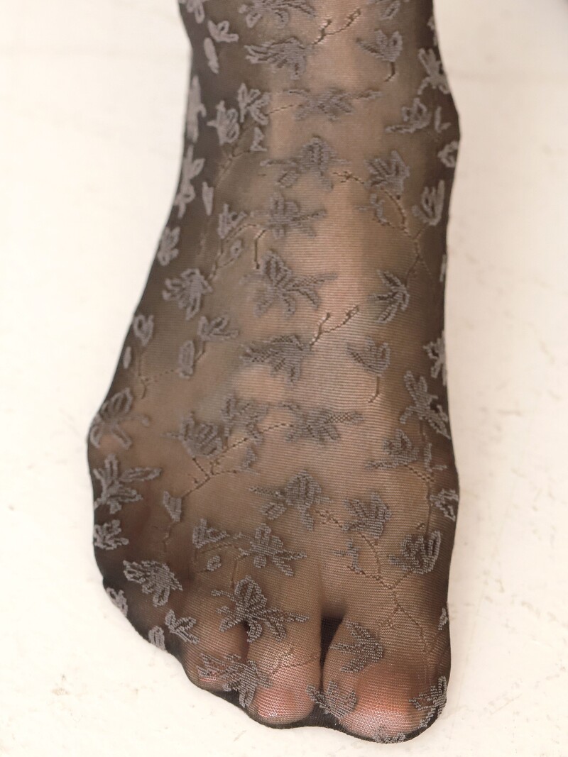 Leaf Pattern Pop 20D Knee High Socks