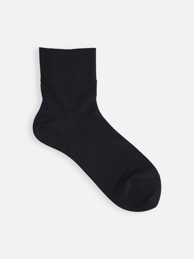 Premium Silk Plain Soft Top Low Crew Socks M