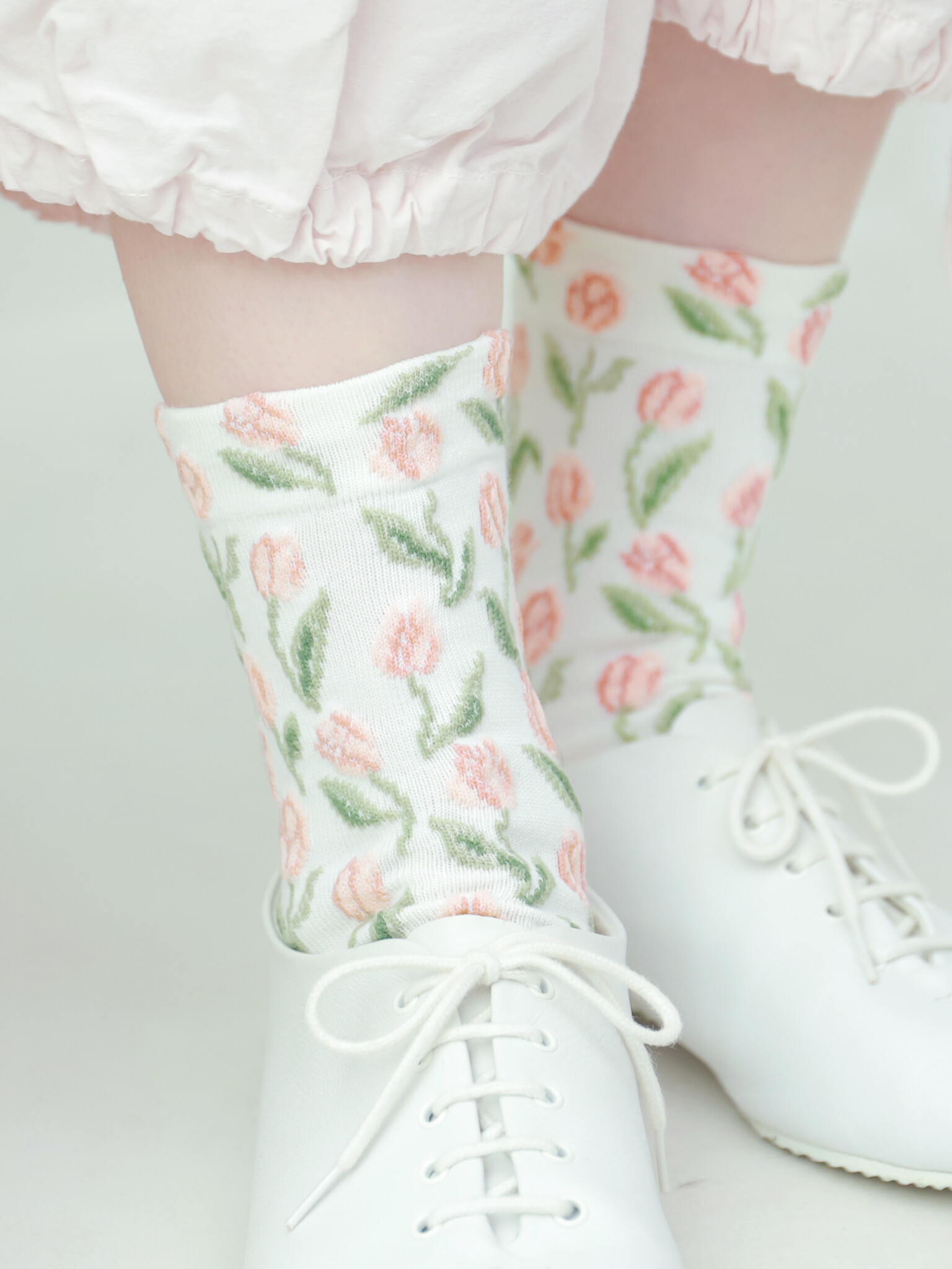 Meia soquete com tulipa em relevo