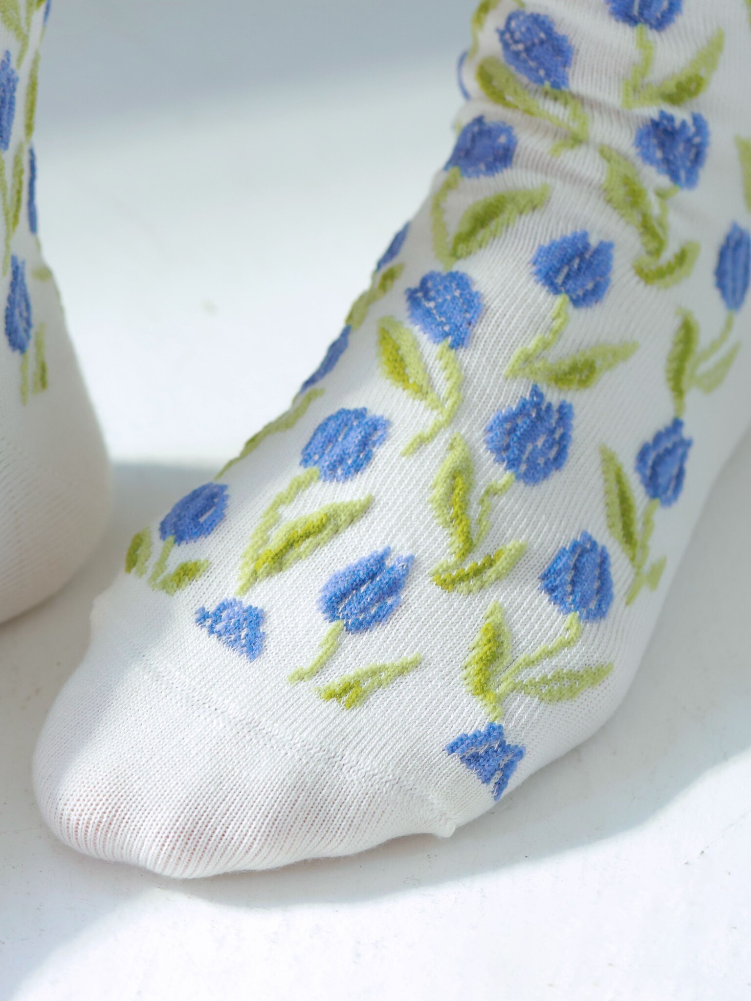 Meia soquete com tulipa em relevo