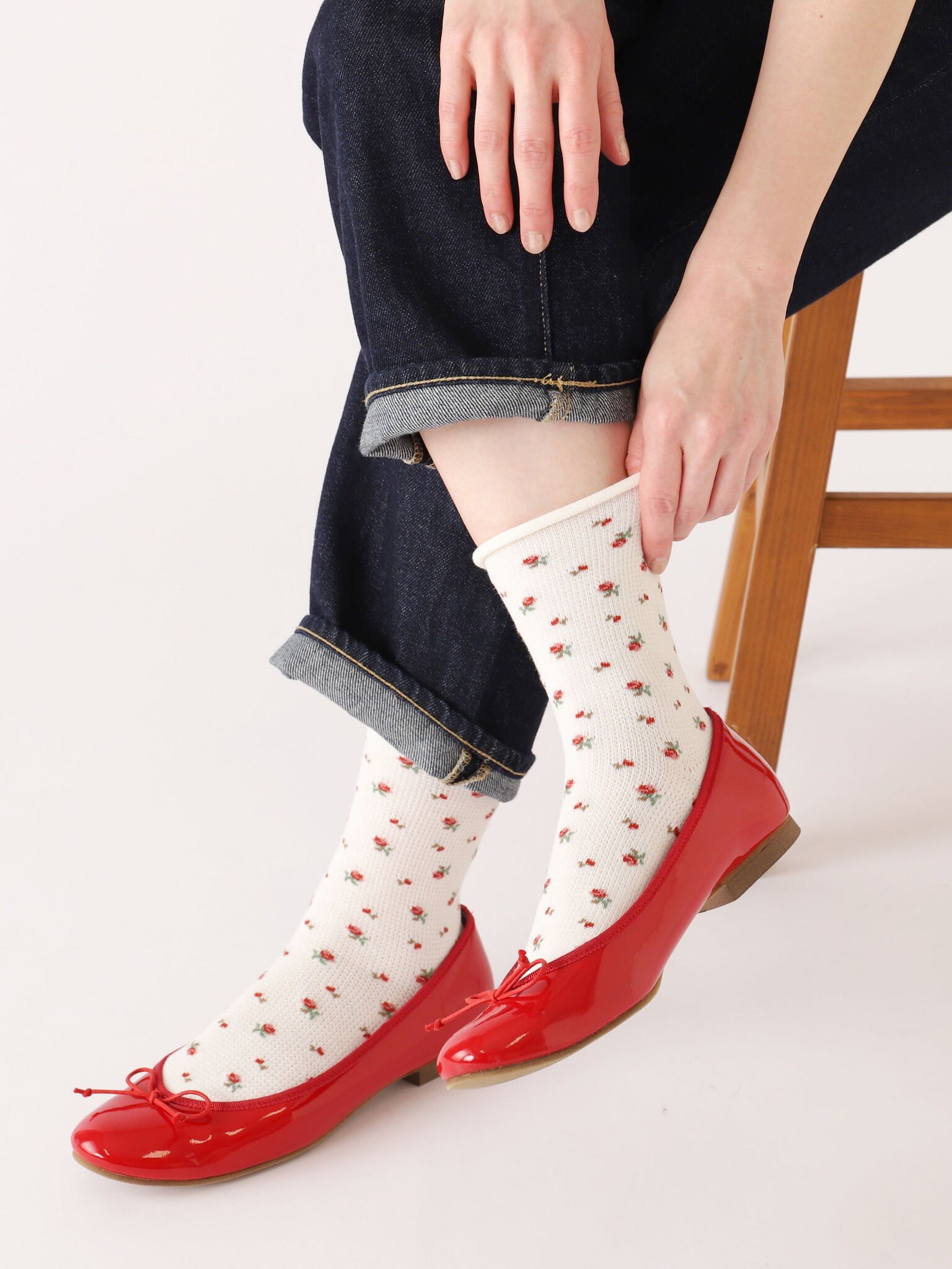 Calcetín de rosa pequeño con borde enrollado en relieve