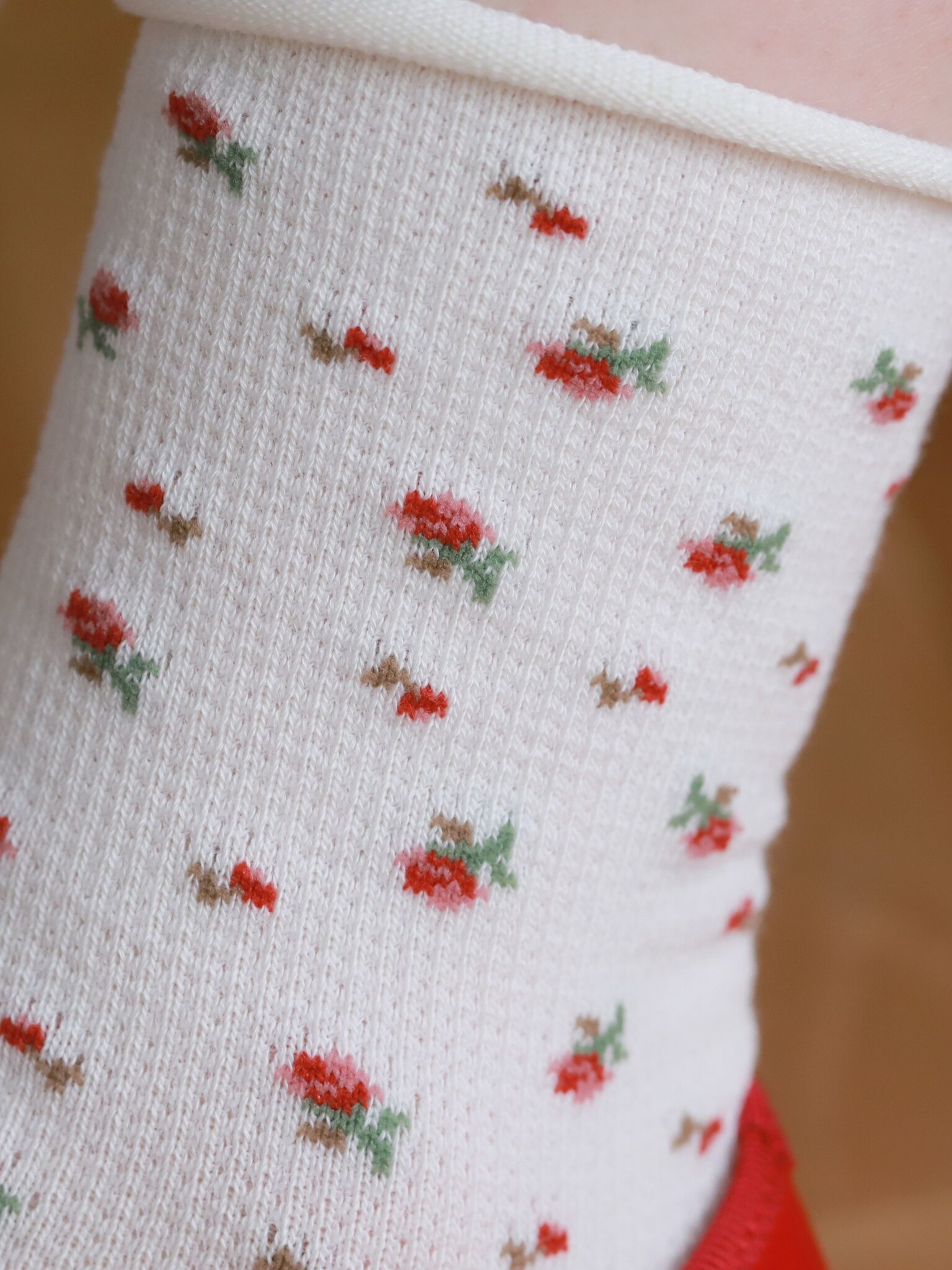 Calcetín de rosa pequeño con borde enrollado en relieve