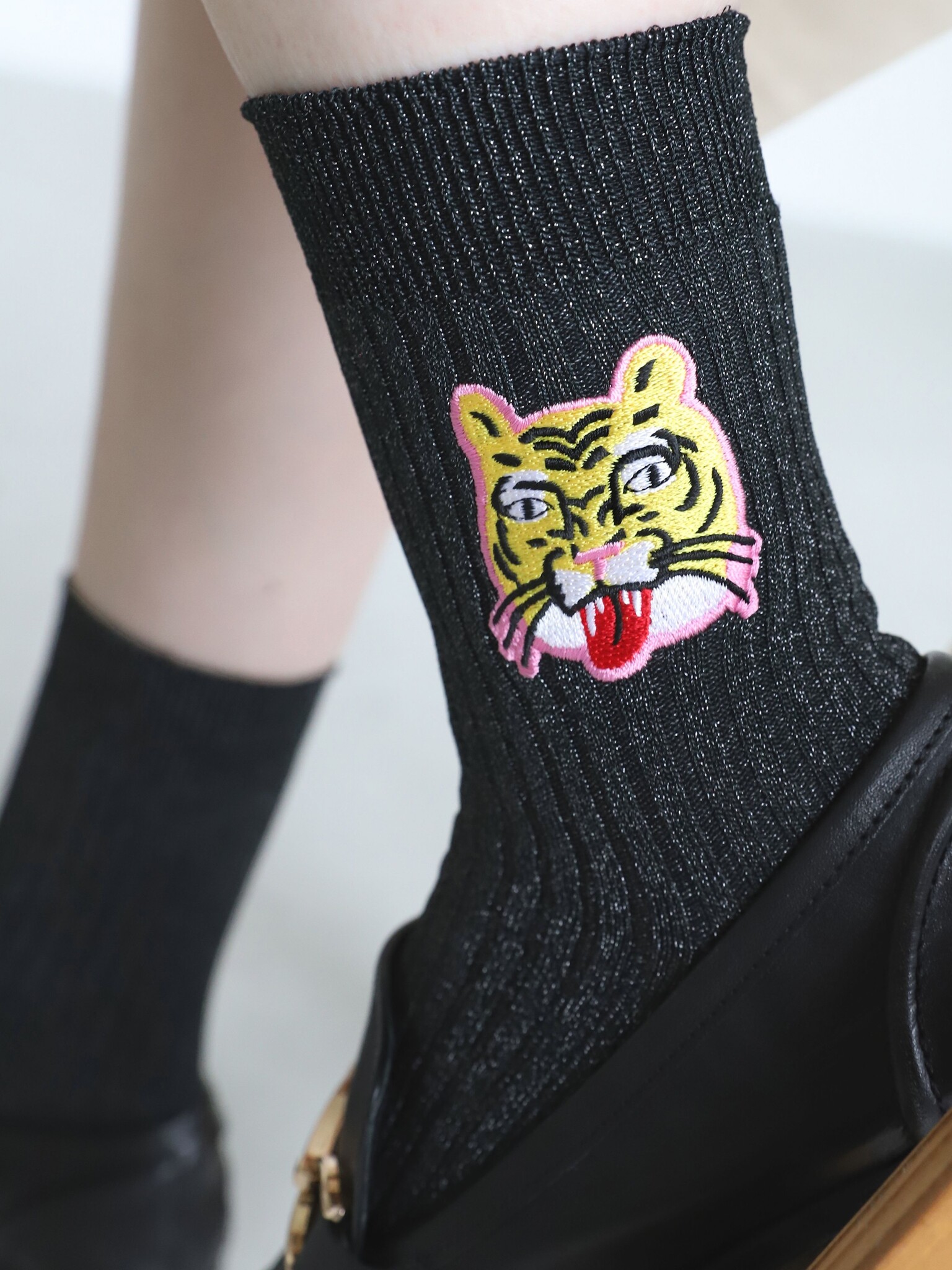 Socquette lamé motif tigre brodé