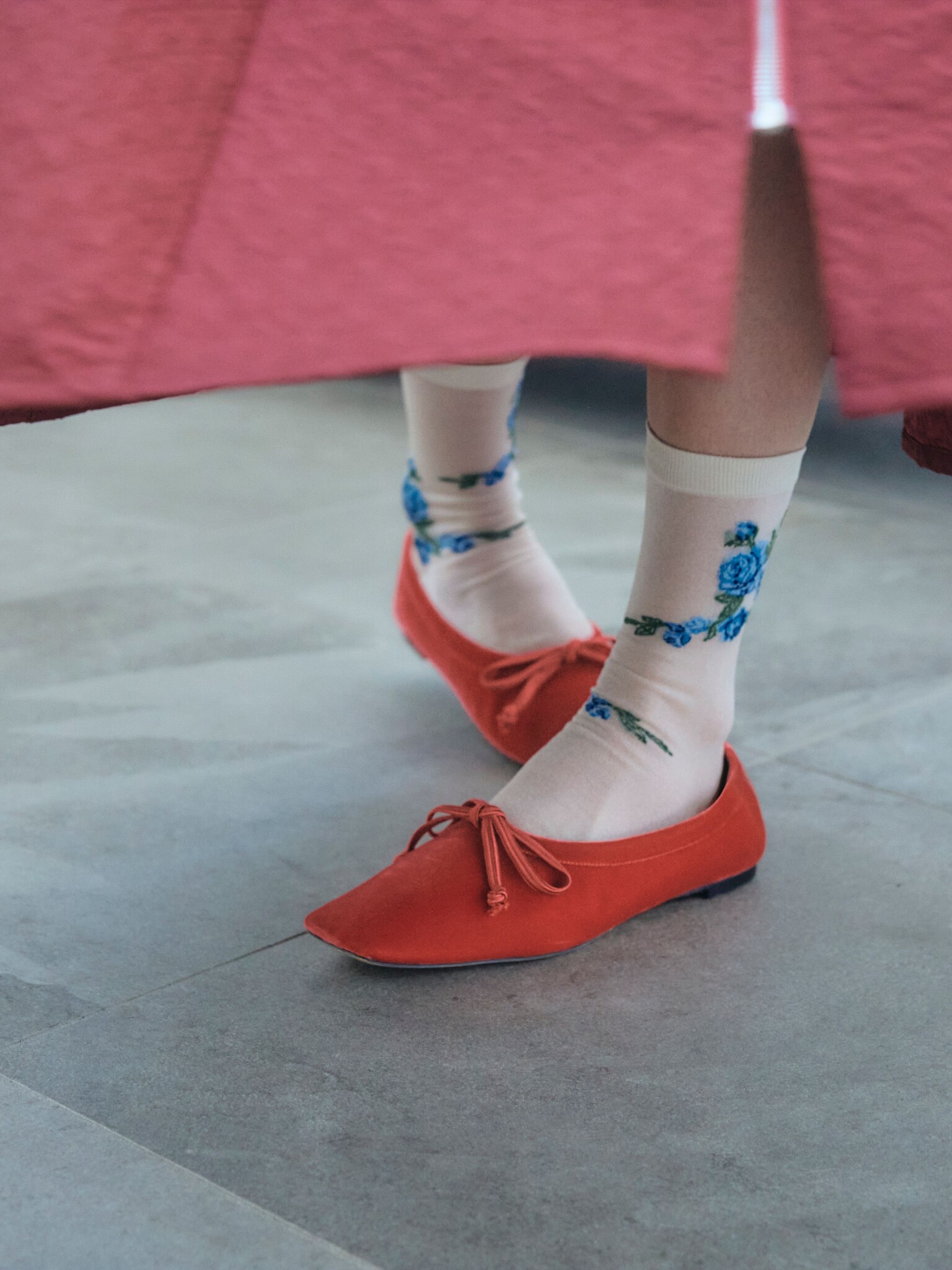 Sheer Rose Crew Socks