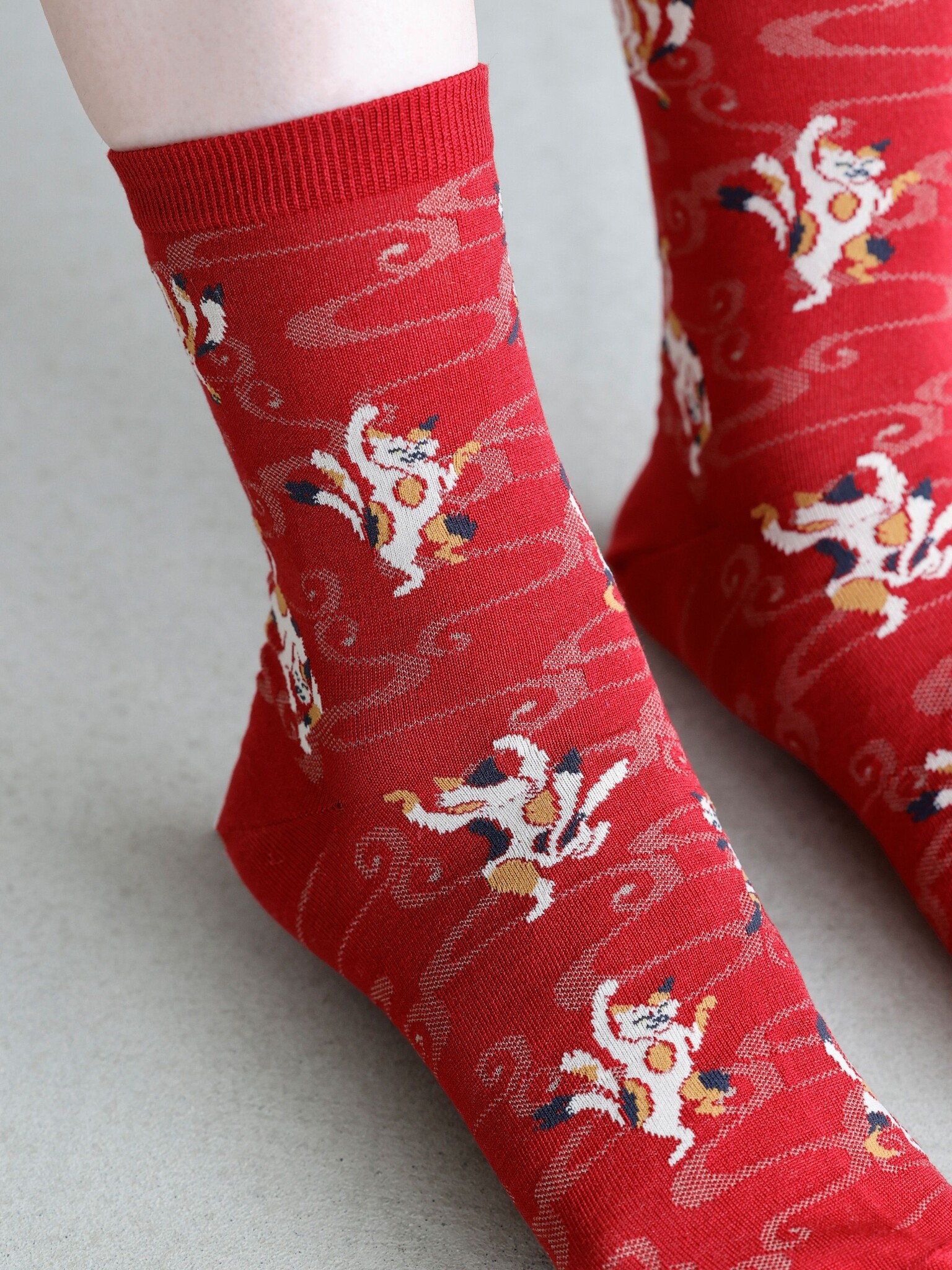 Niedrige Crew-Socken mit Nekomata-Muster