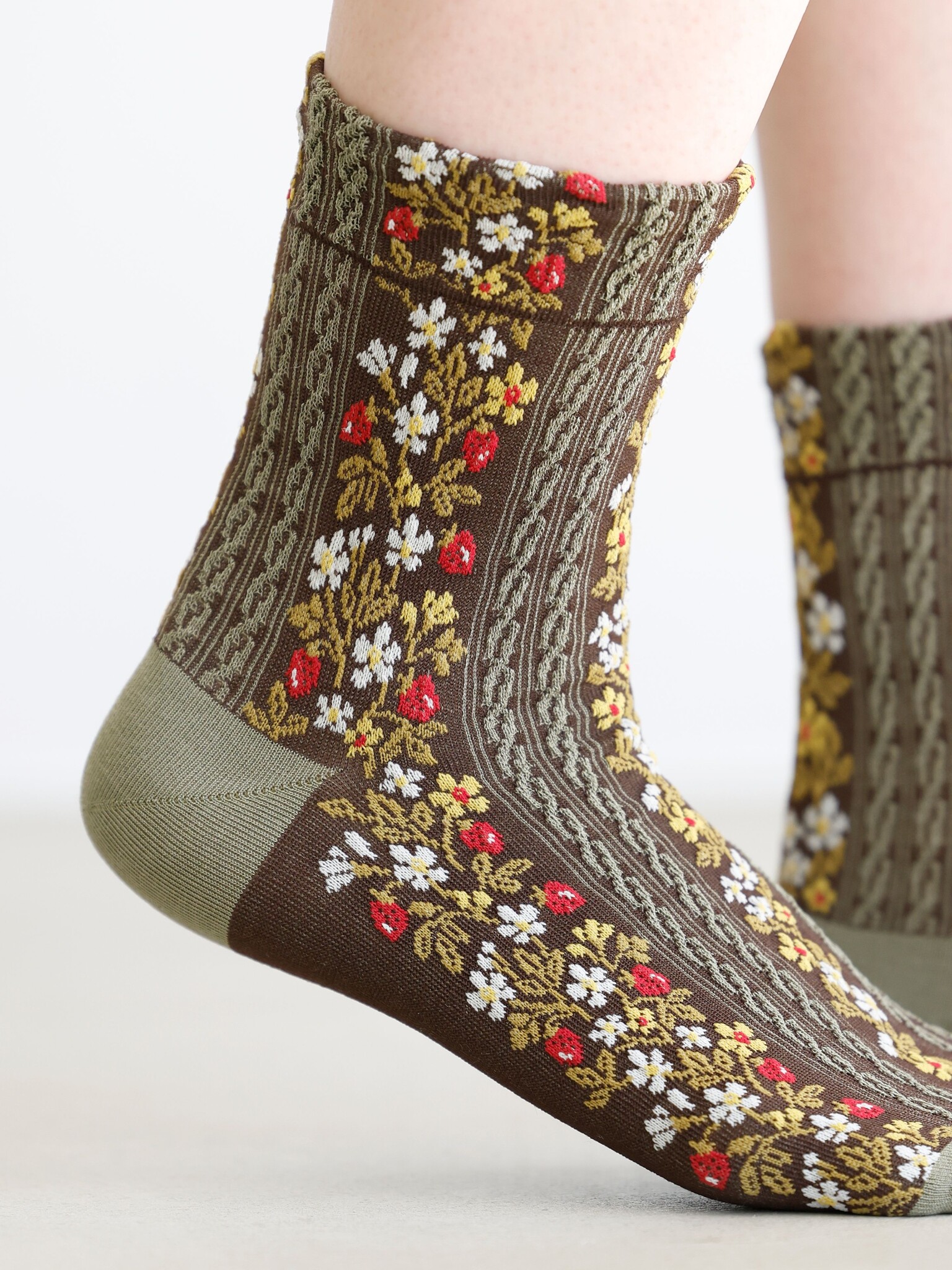 Meia de flor e morango