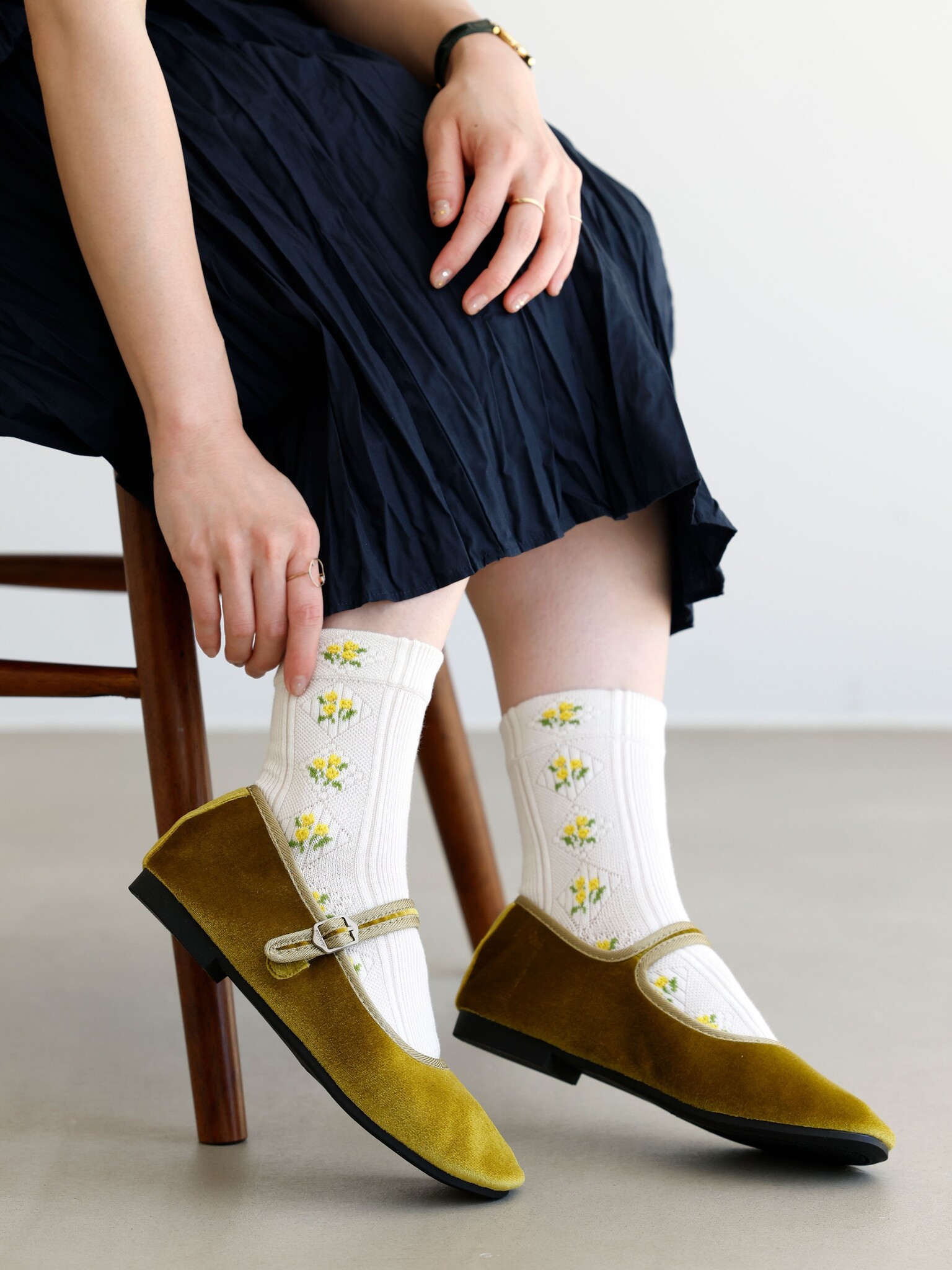 Flower & Diamond Retro Crew Socks