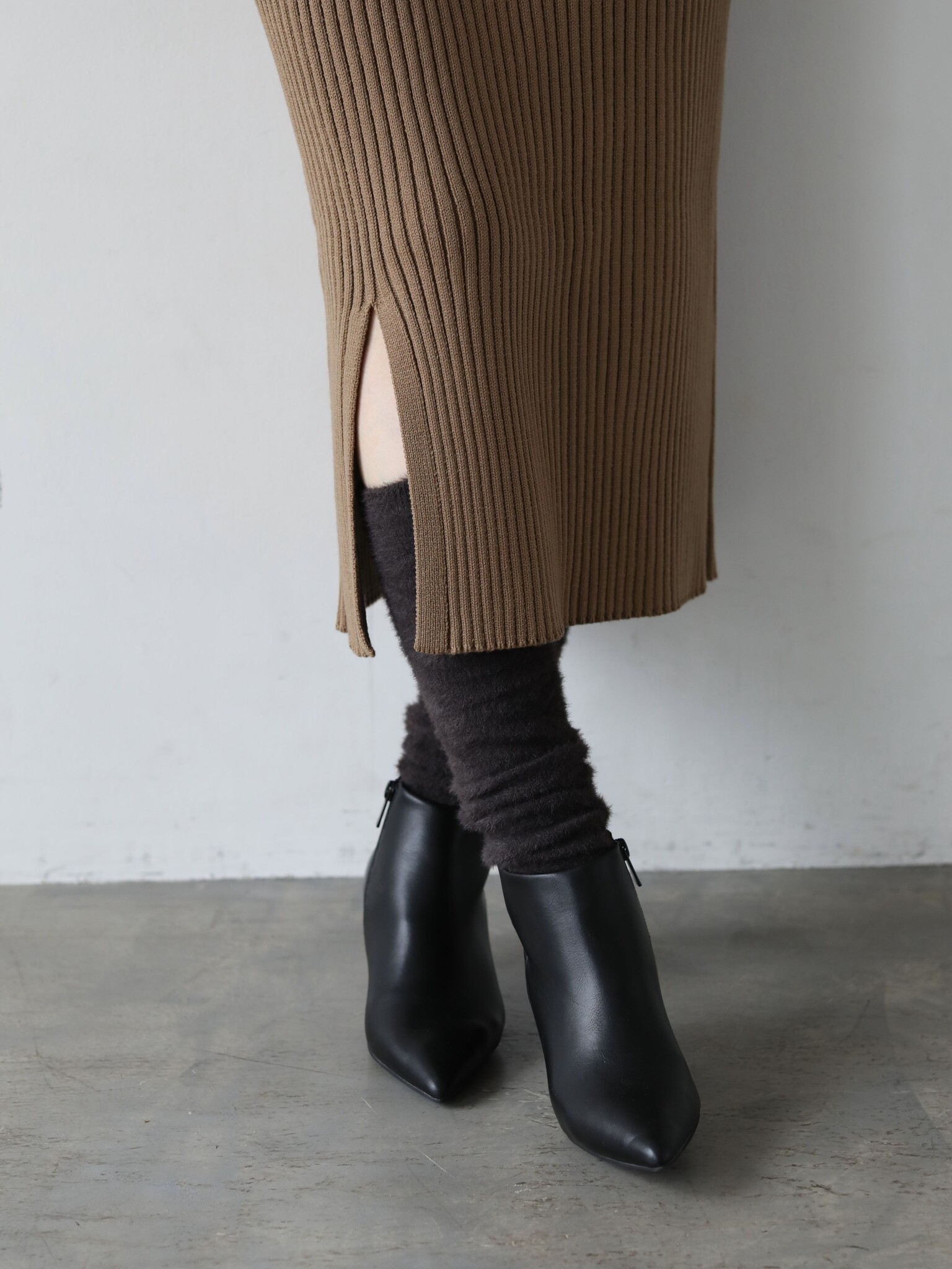 Fluffy Plain Light Legwamers 45cm