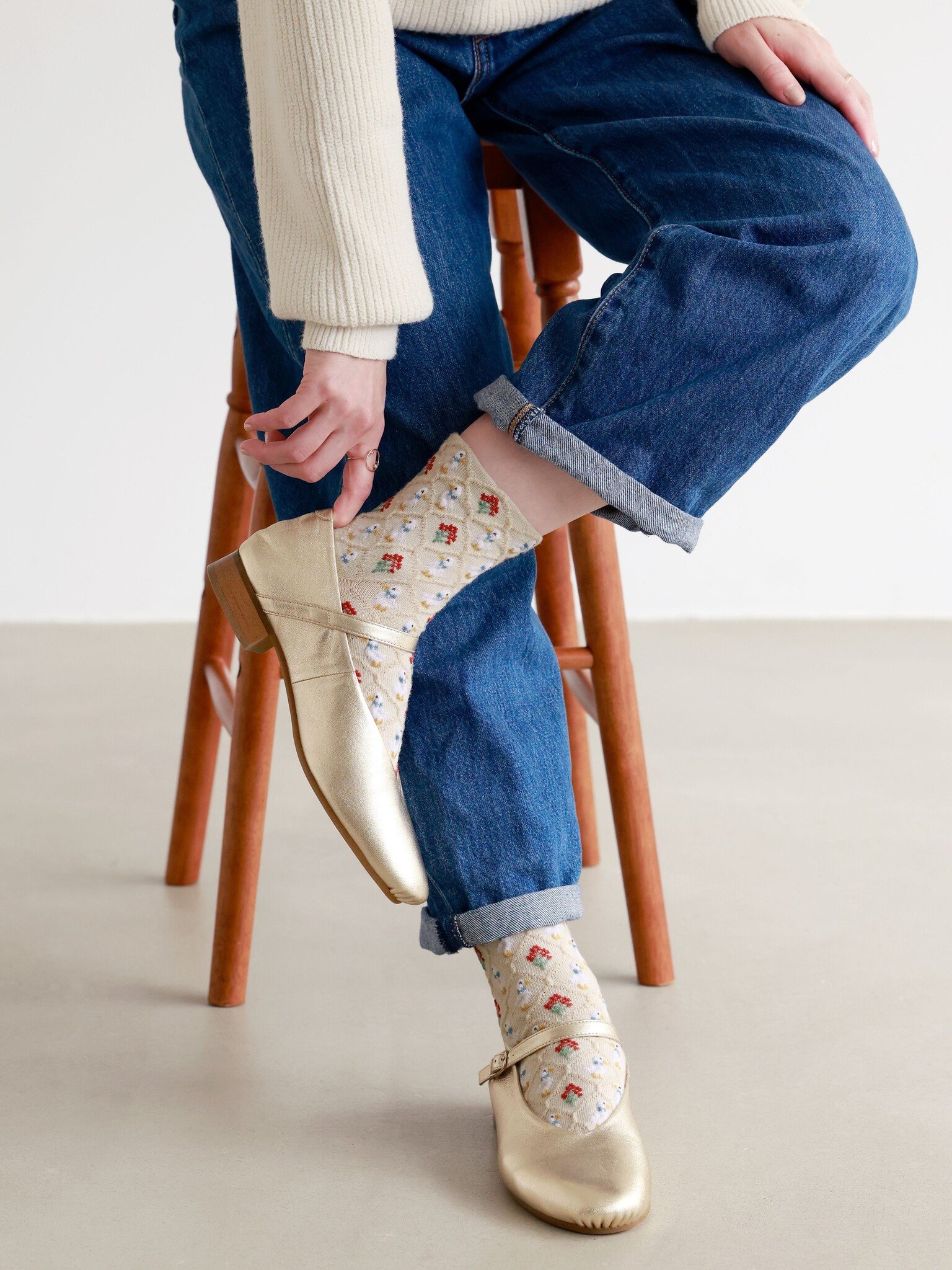 Lage sokken met wolmix en eendenmotief