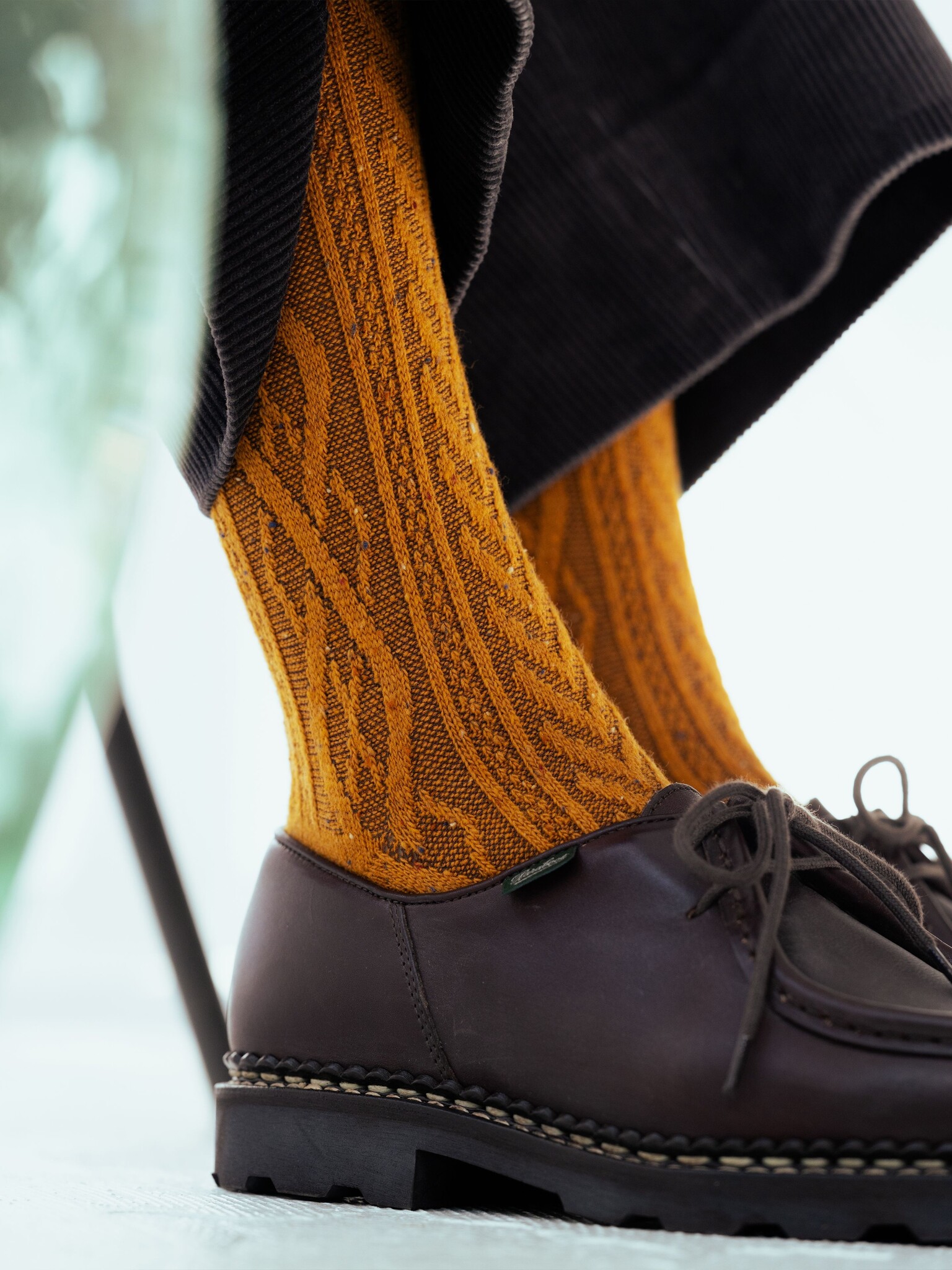 Gesprenkelte Wadensocken mit Zopfmuster M