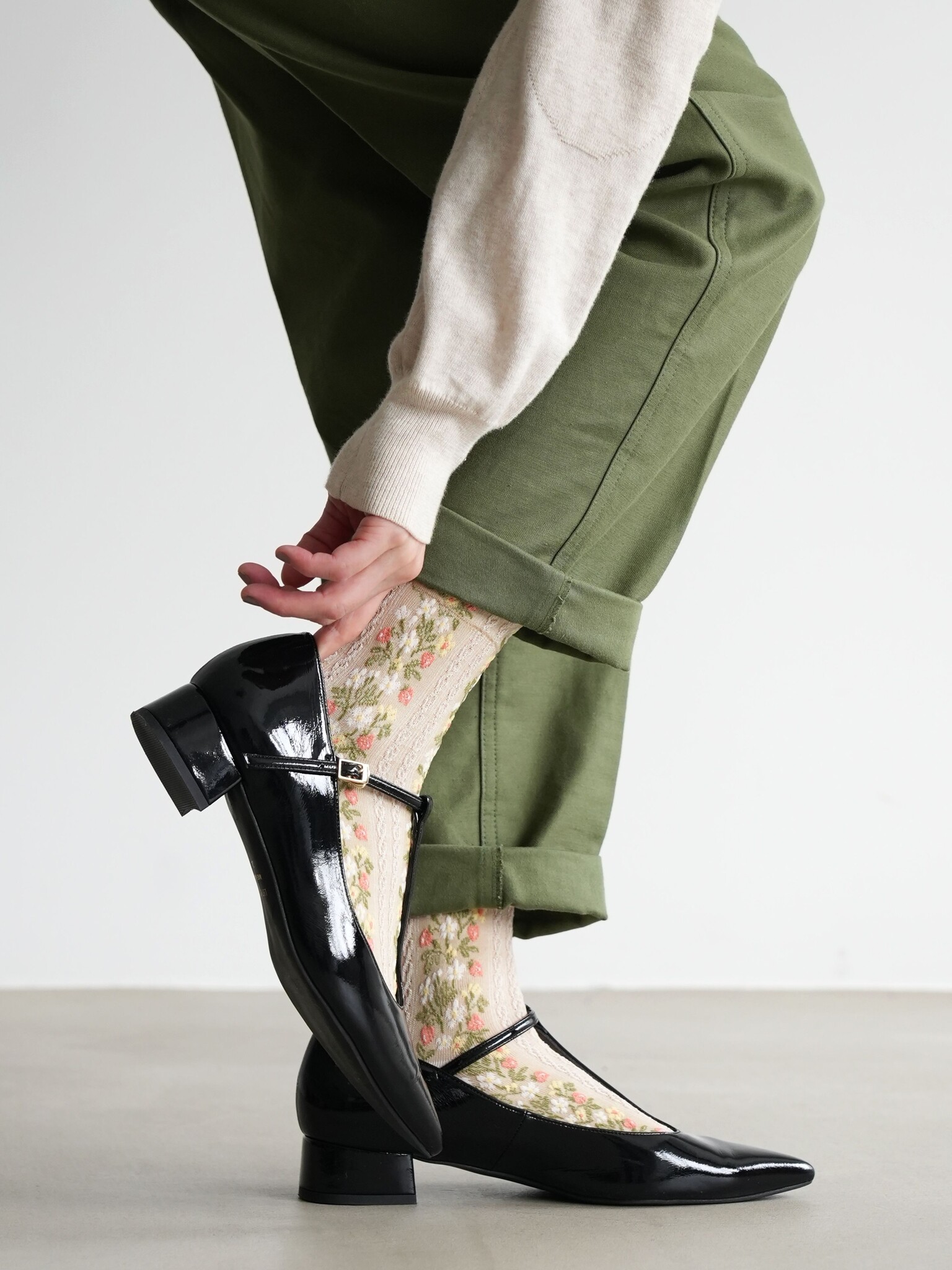 Niedrige Crew-Socken mit Blumen- und Erdbeermotiv