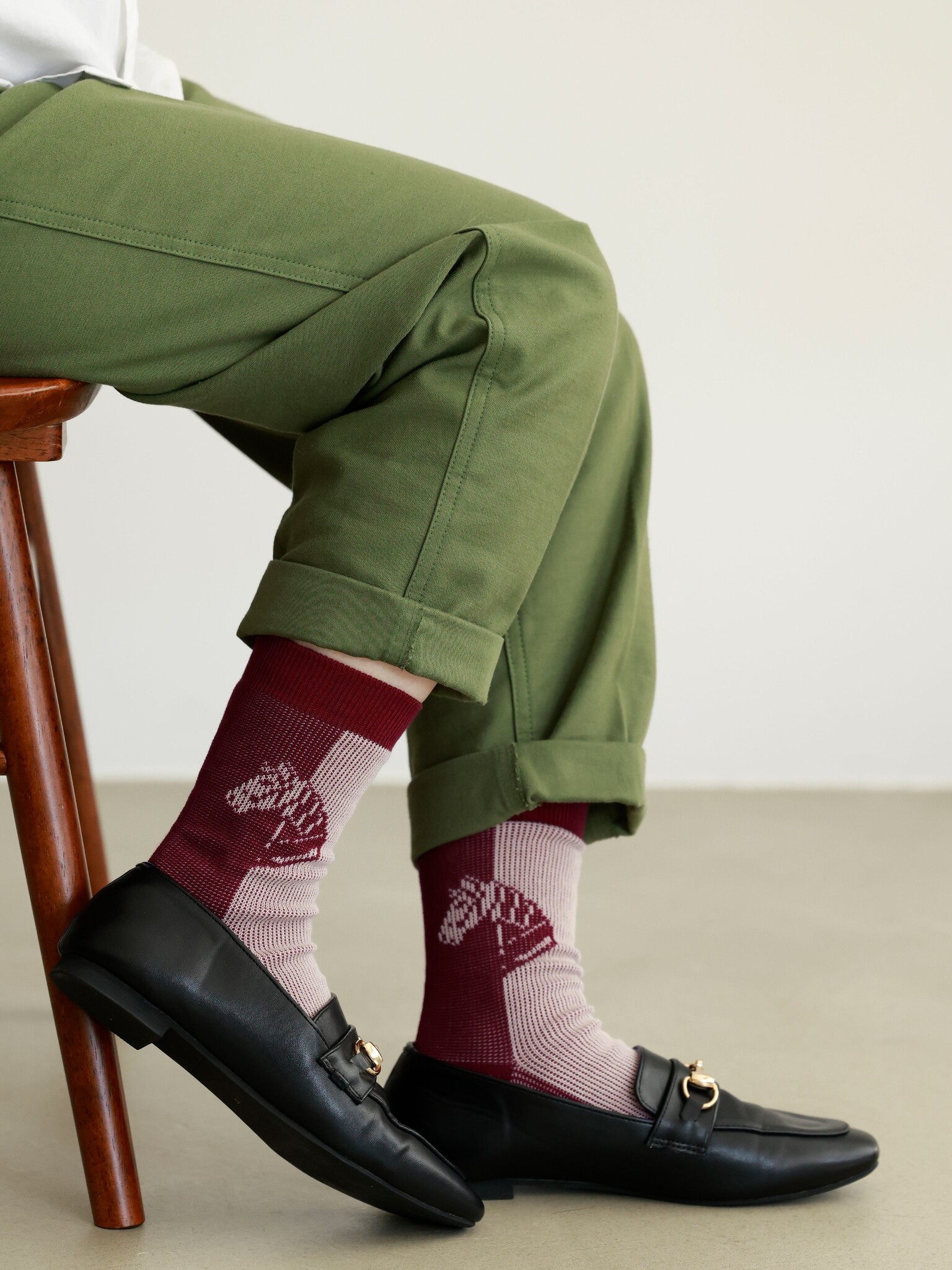 Meias até o joelho com estampa equestre bicolor, tamanho P