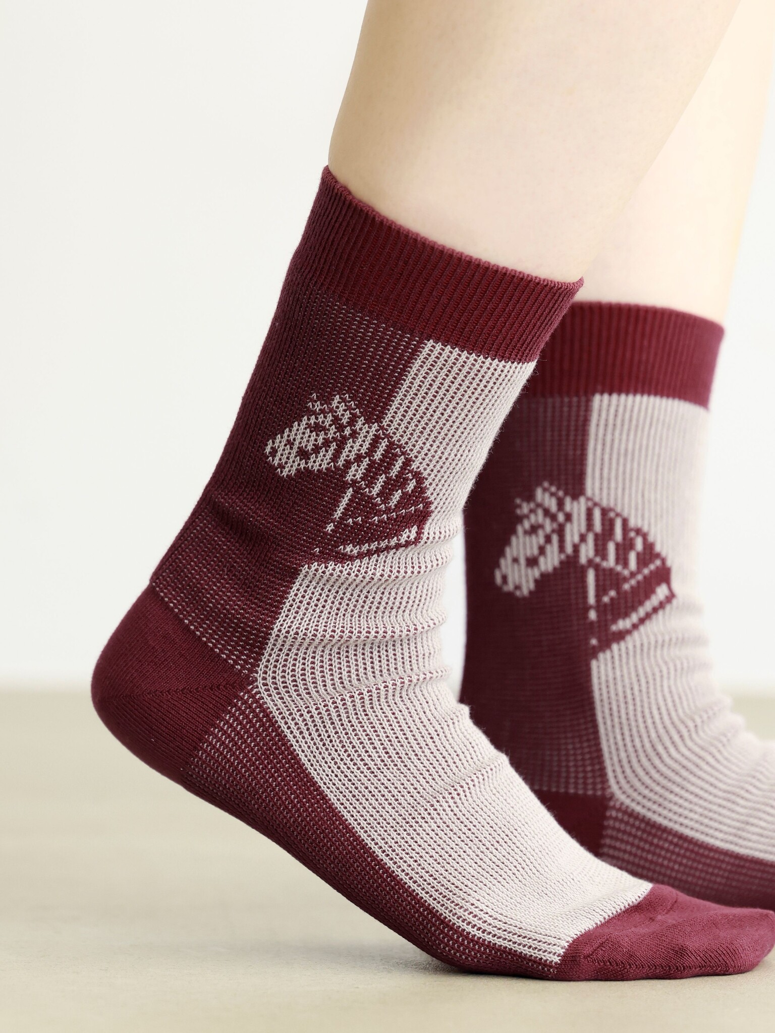 Meias até o joelho com estampa equestre bicolor, tamanho P