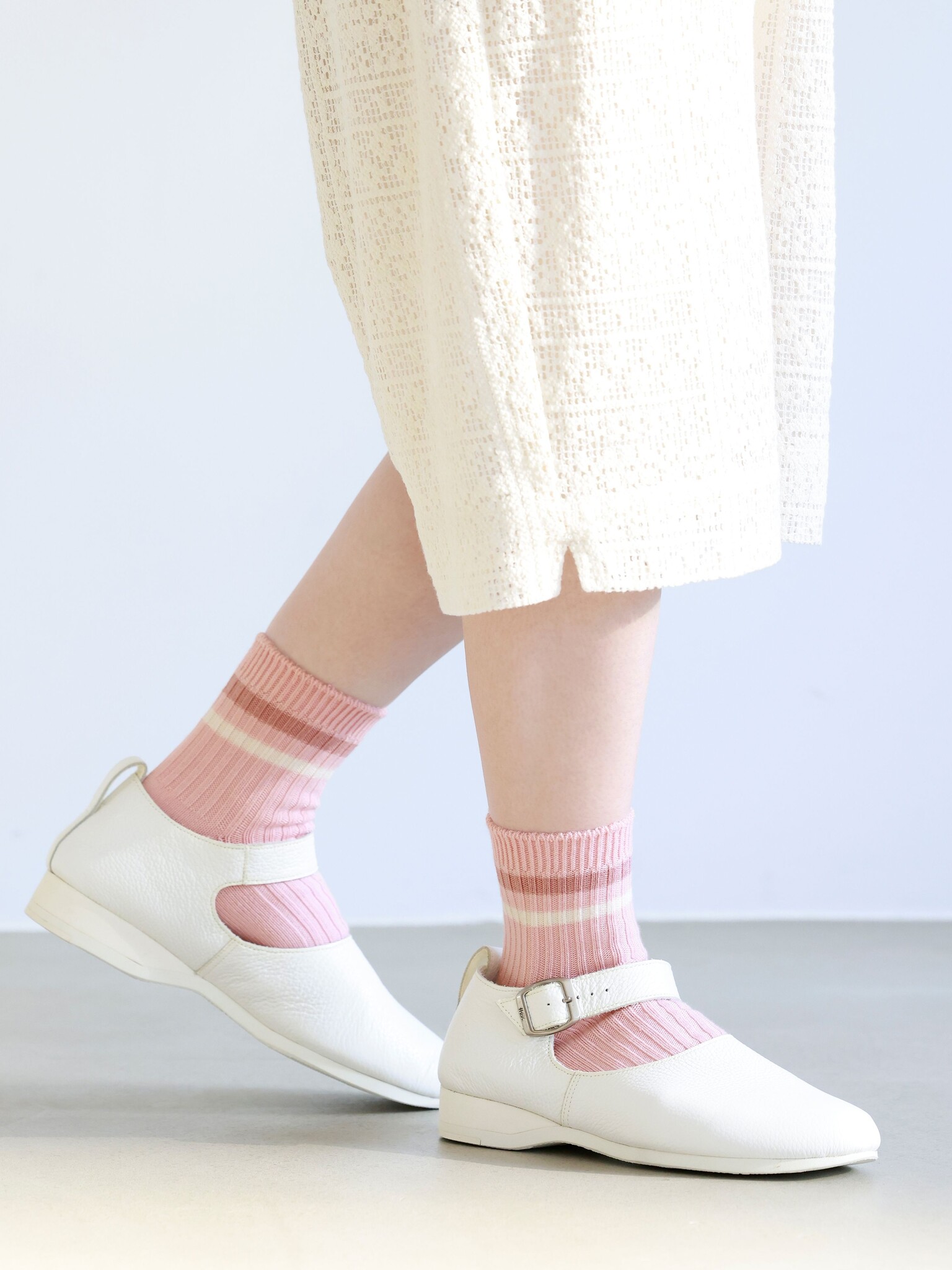 Meias de cano curto listradas em dois tons, tamanho 96N