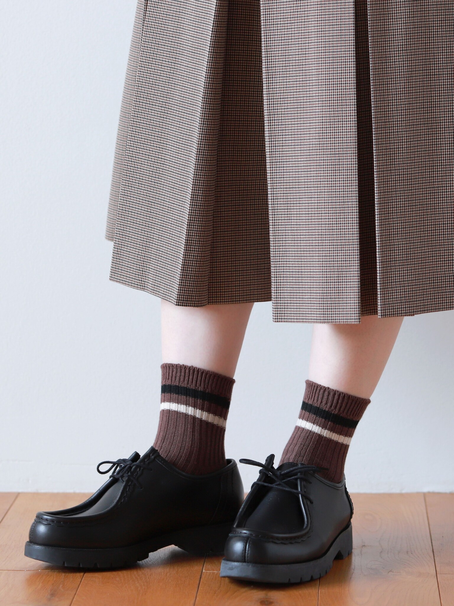 Meias de cano curto listradas em dois tons, tamanho 96N