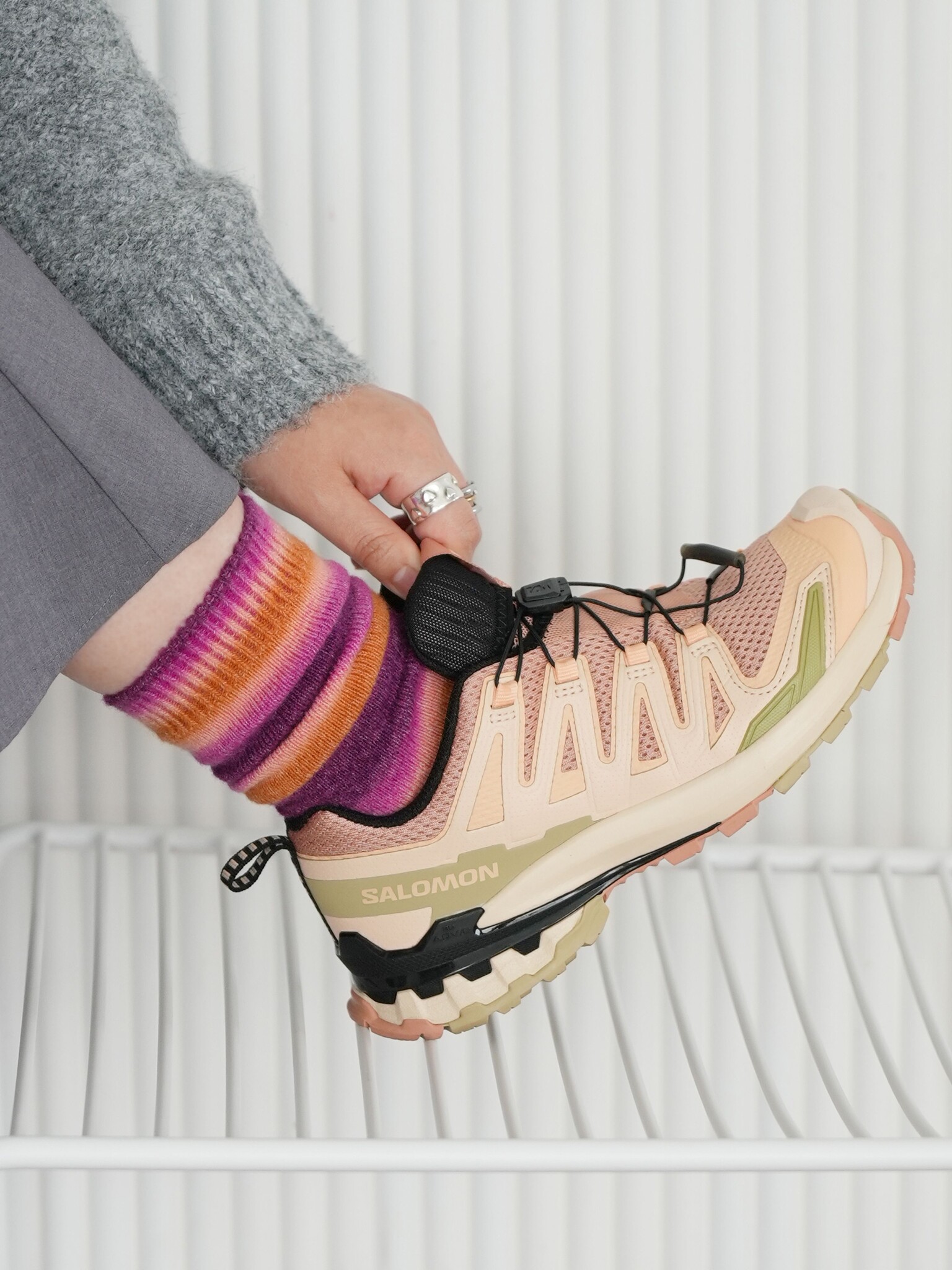 Crew-Socken aus Wollmischung mit Farbverlauf und Streifen