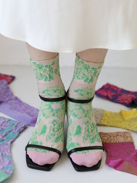 021132287 SQ fleurs en relief