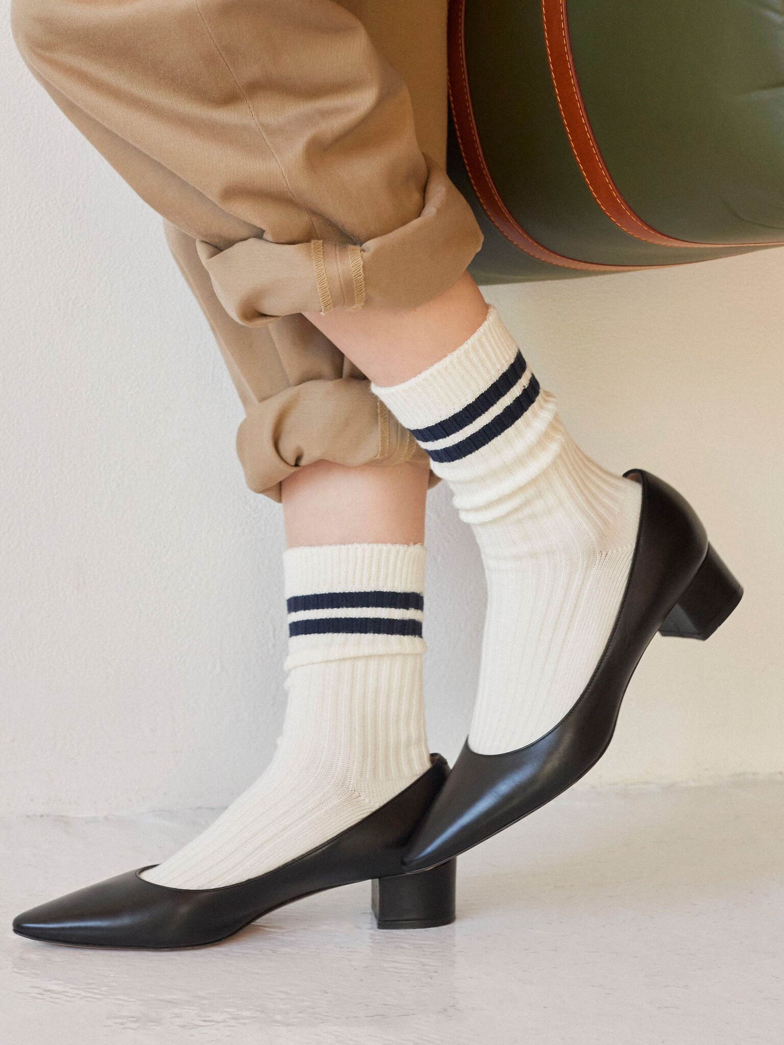 Calcetín de canalé de dos rayas hasta media pantorrilla 96N