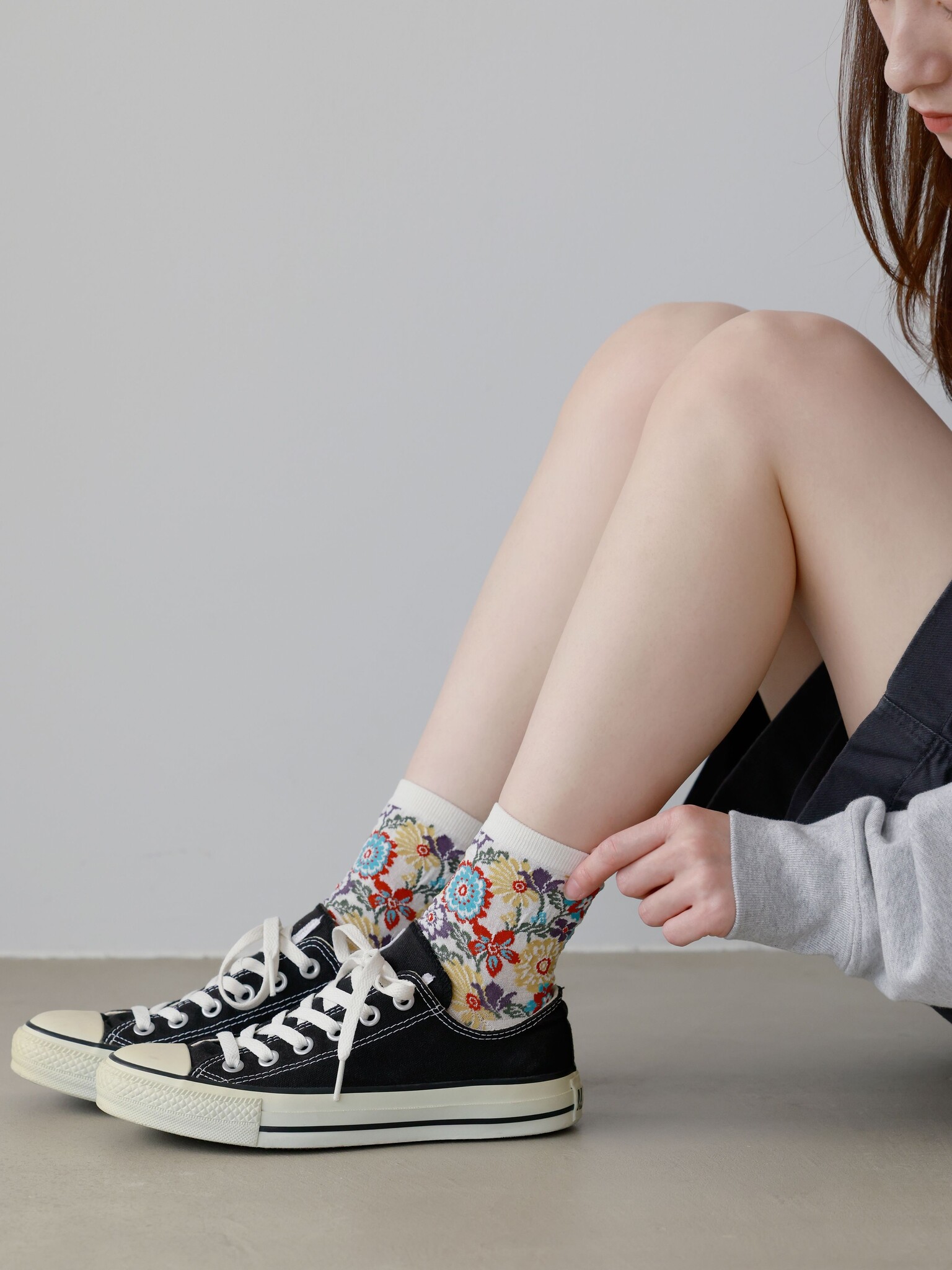 Leichte Knöchelsocken mit Gartenblumenmuster