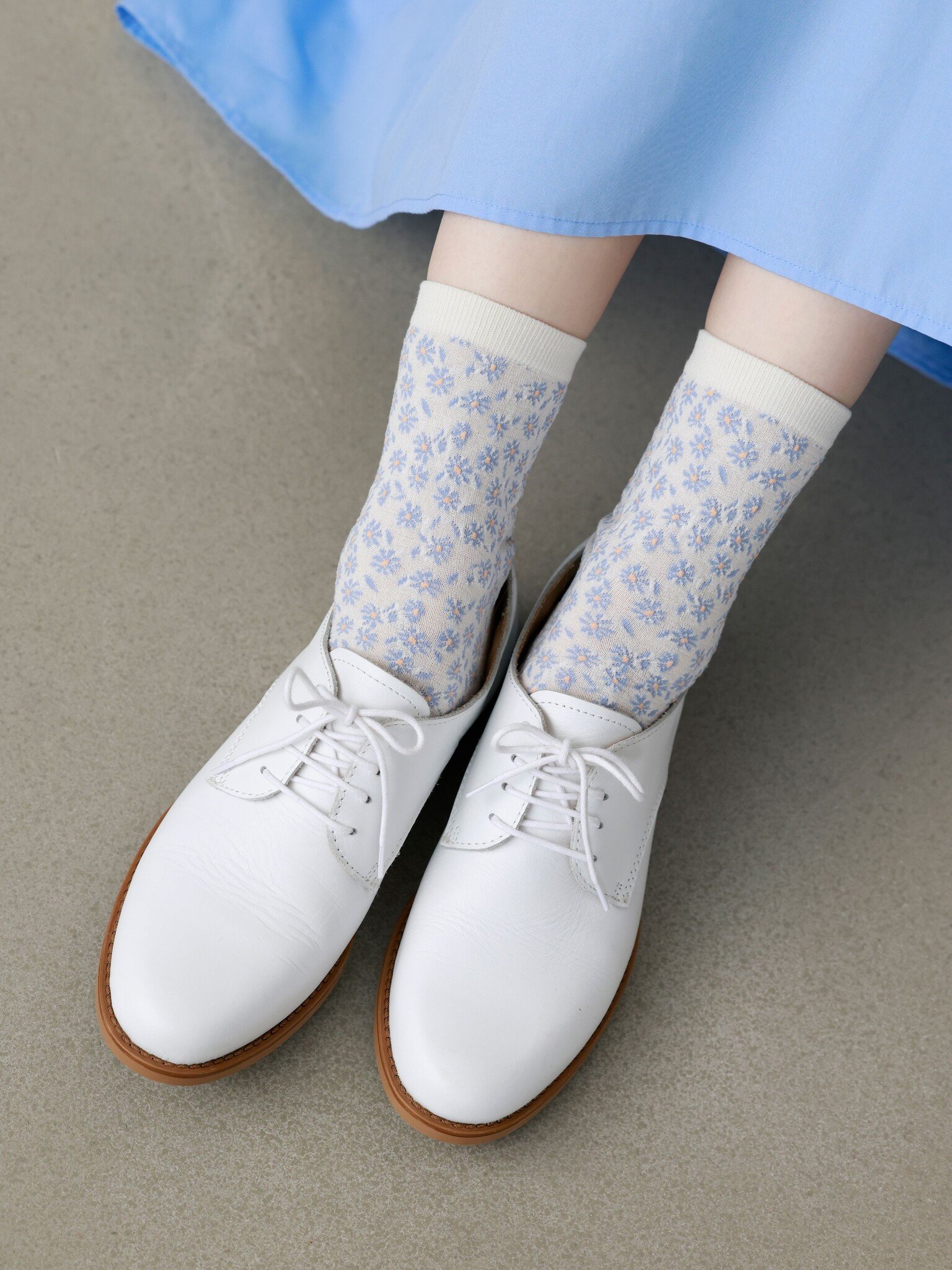 Leichte Knöchelsocken mit Gänseblümchenmuster