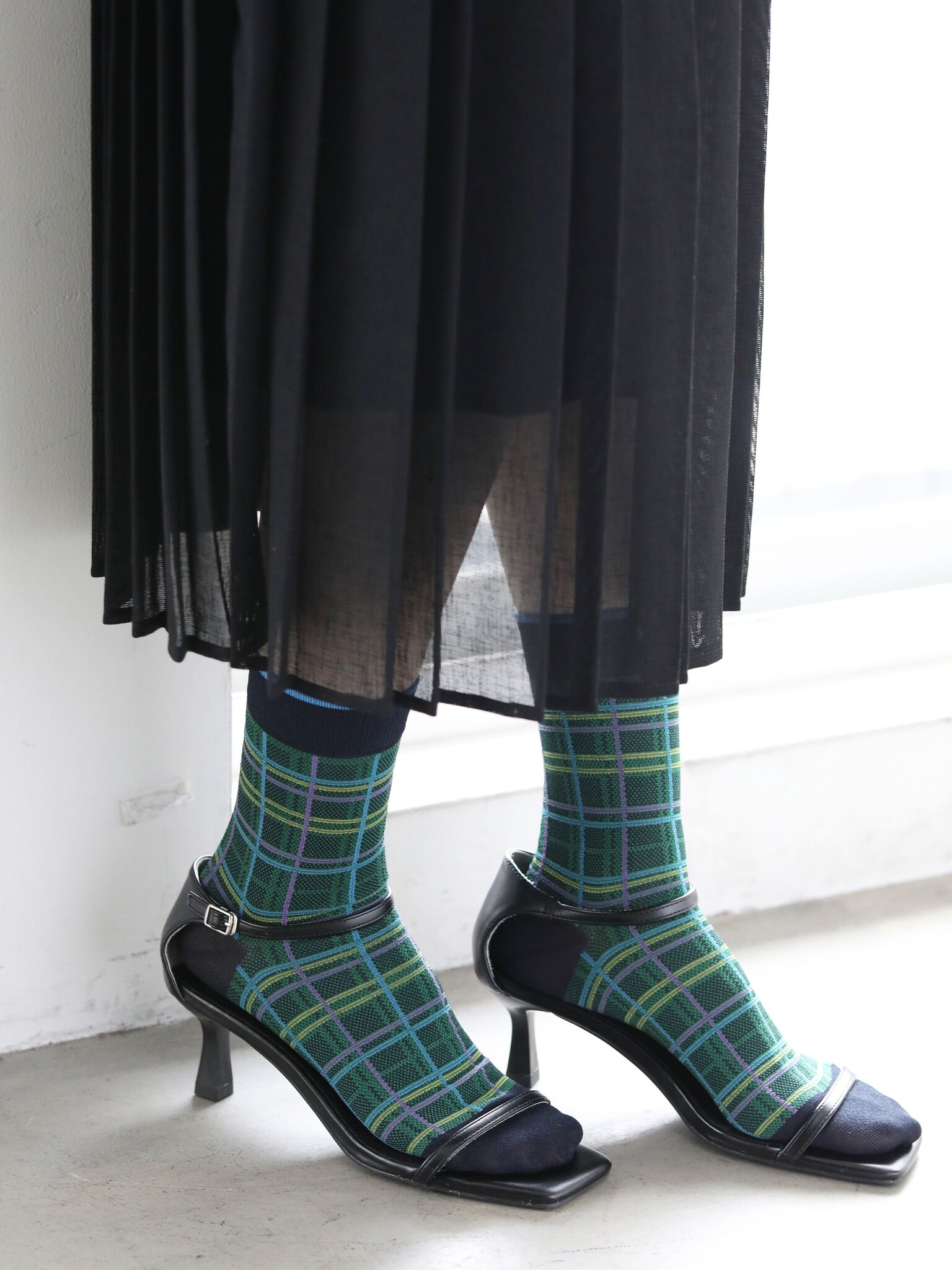 Meias de tornozelo xadrez Madras feitas com materiais sustentáveis.