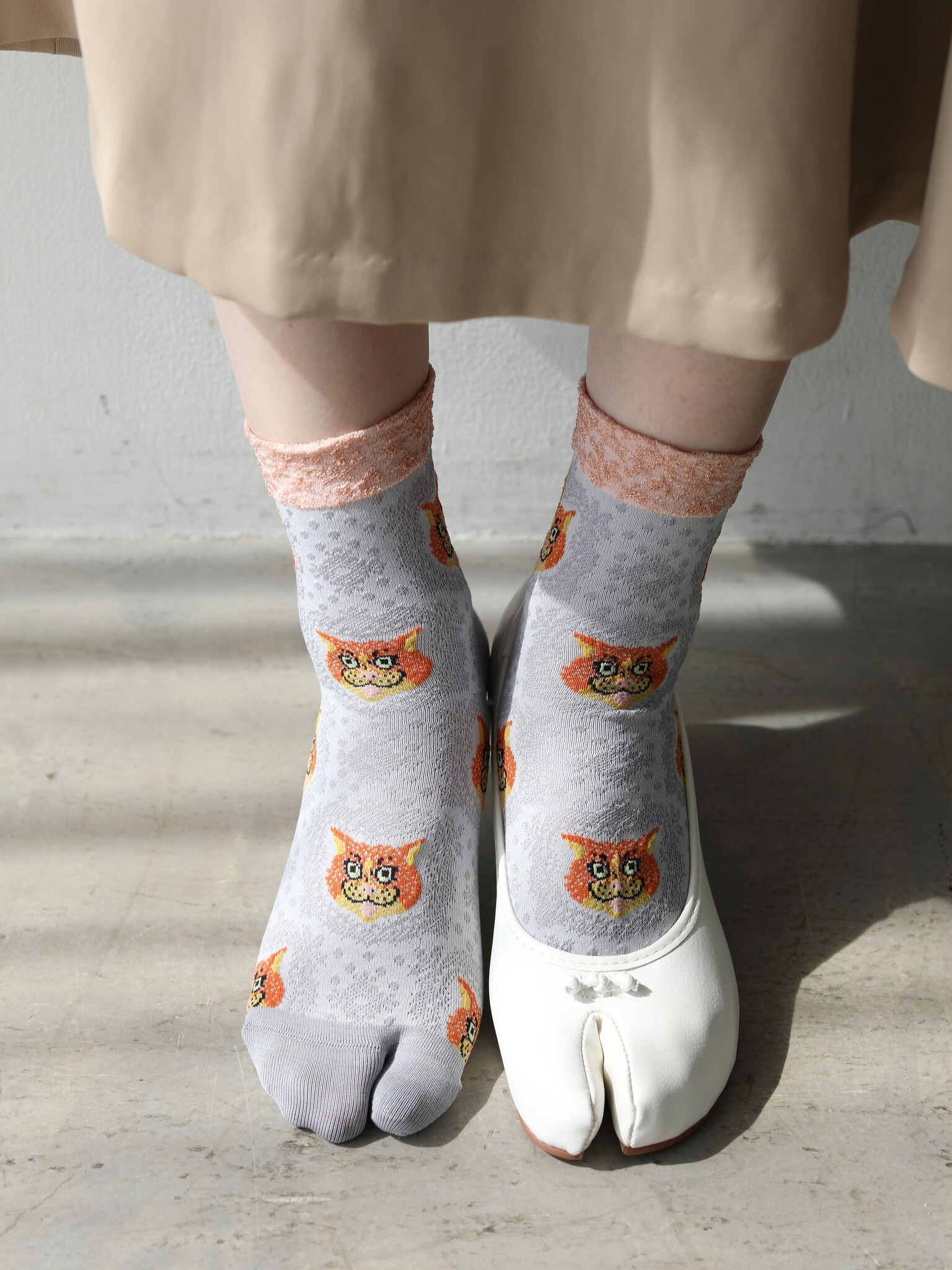 Floating Cat Faces Crew Tabi Socken