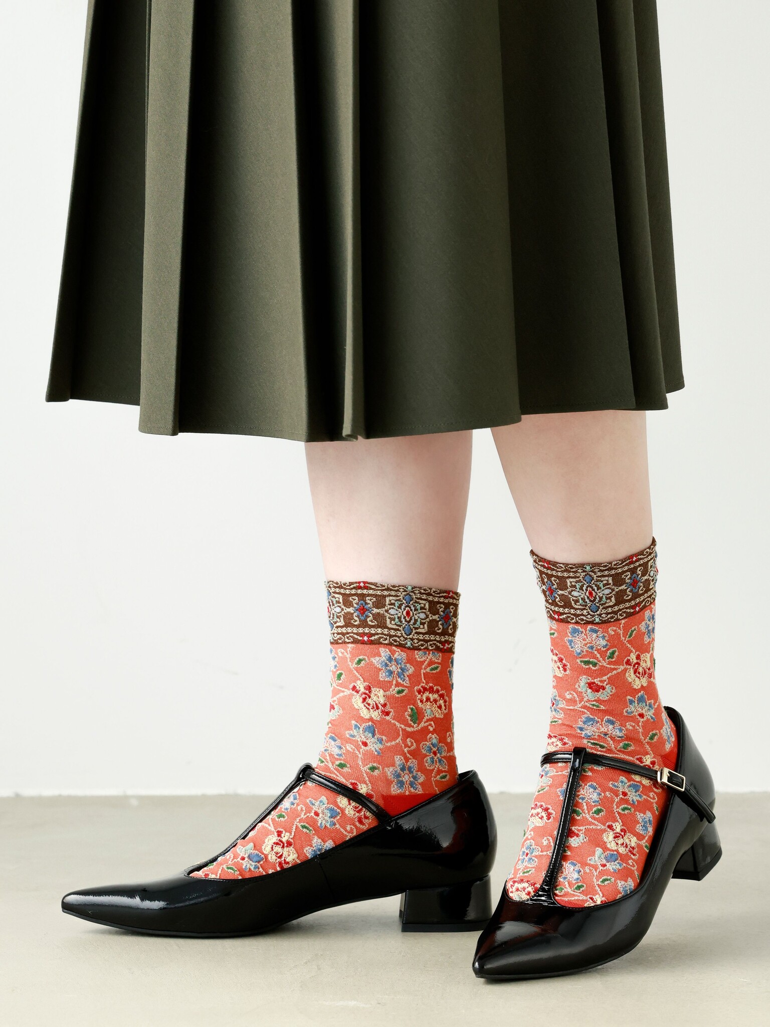 Schwimmende Socken mit orientalischem Blumenmuster