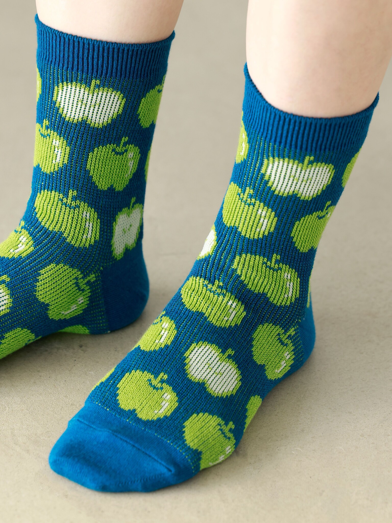 Socken mit Jacquard-Apfelmuster