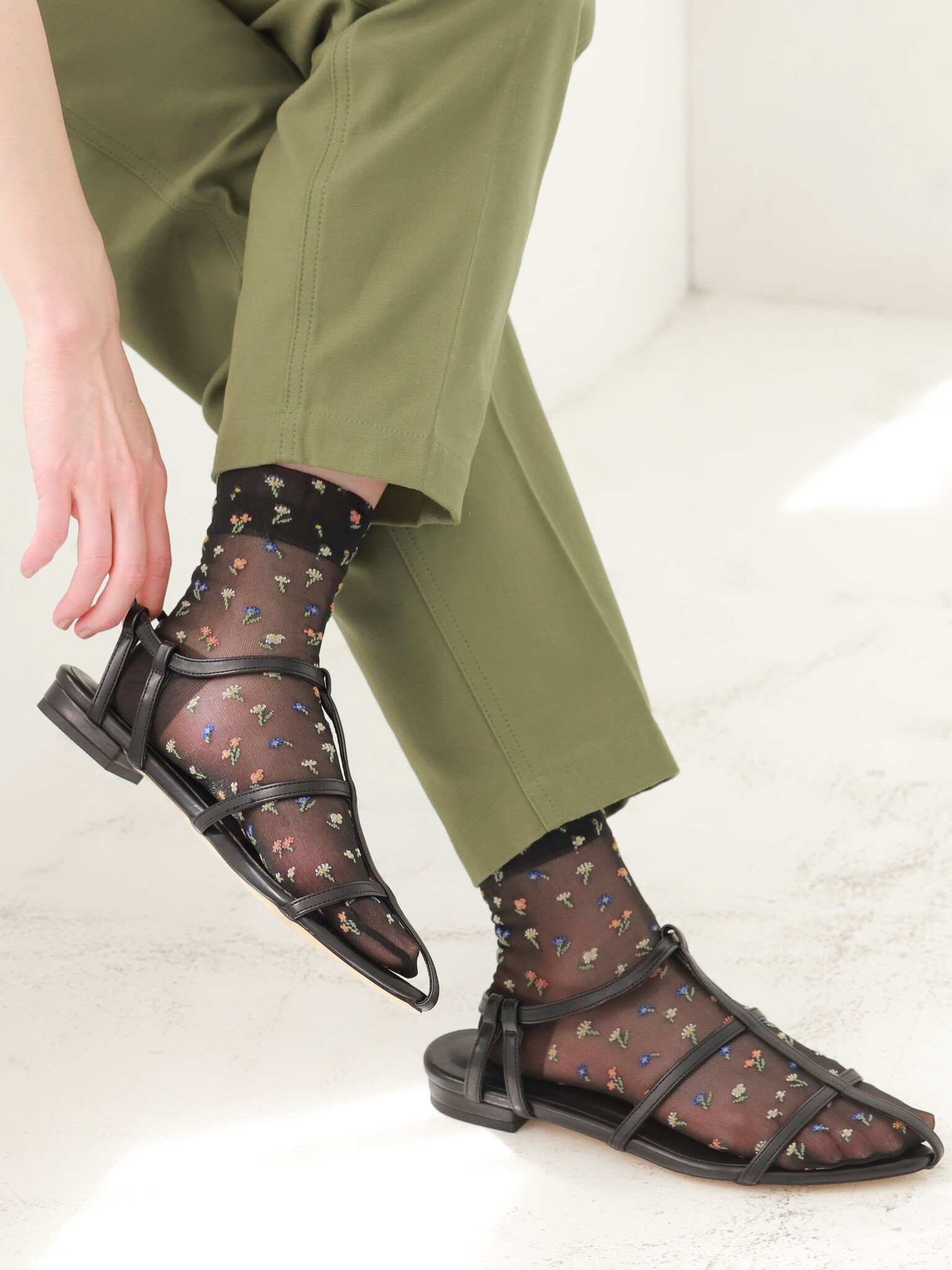 Knöchelsocken aus Tüll mit kleinem Blumenmuster