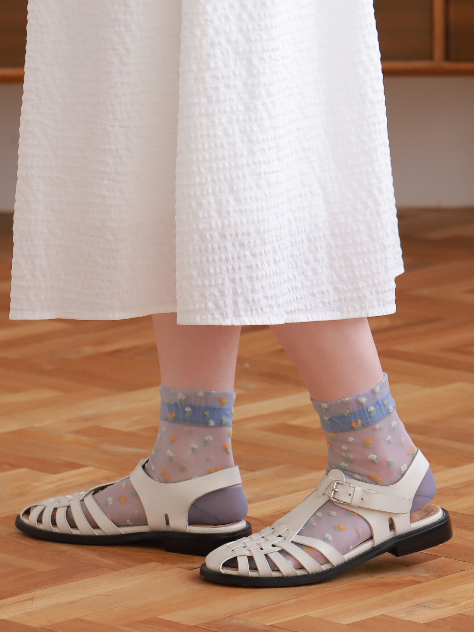 Knöchelsocken aus Tüll mit kleinem Blumenmuster