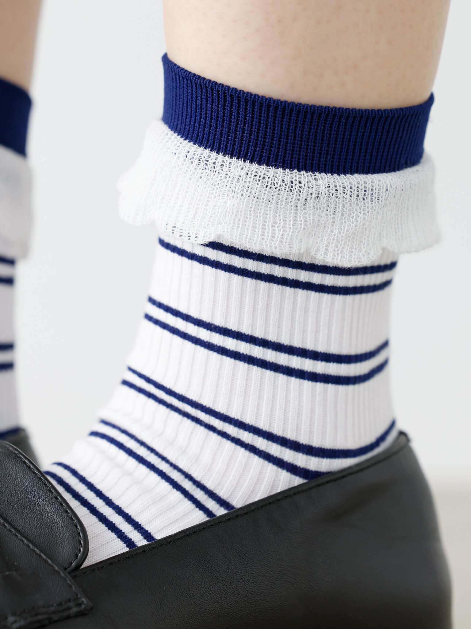 Calcetines tobilleros a rayas con volantes