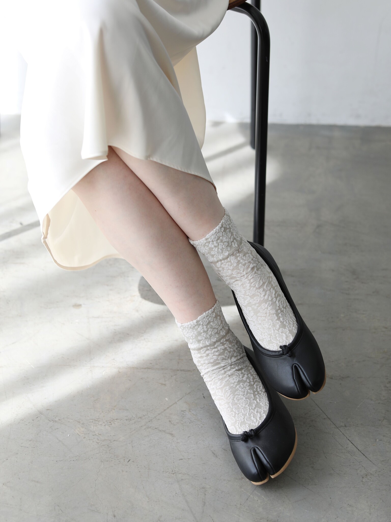 Flower Float Cotton Tabi Low Crew Socks