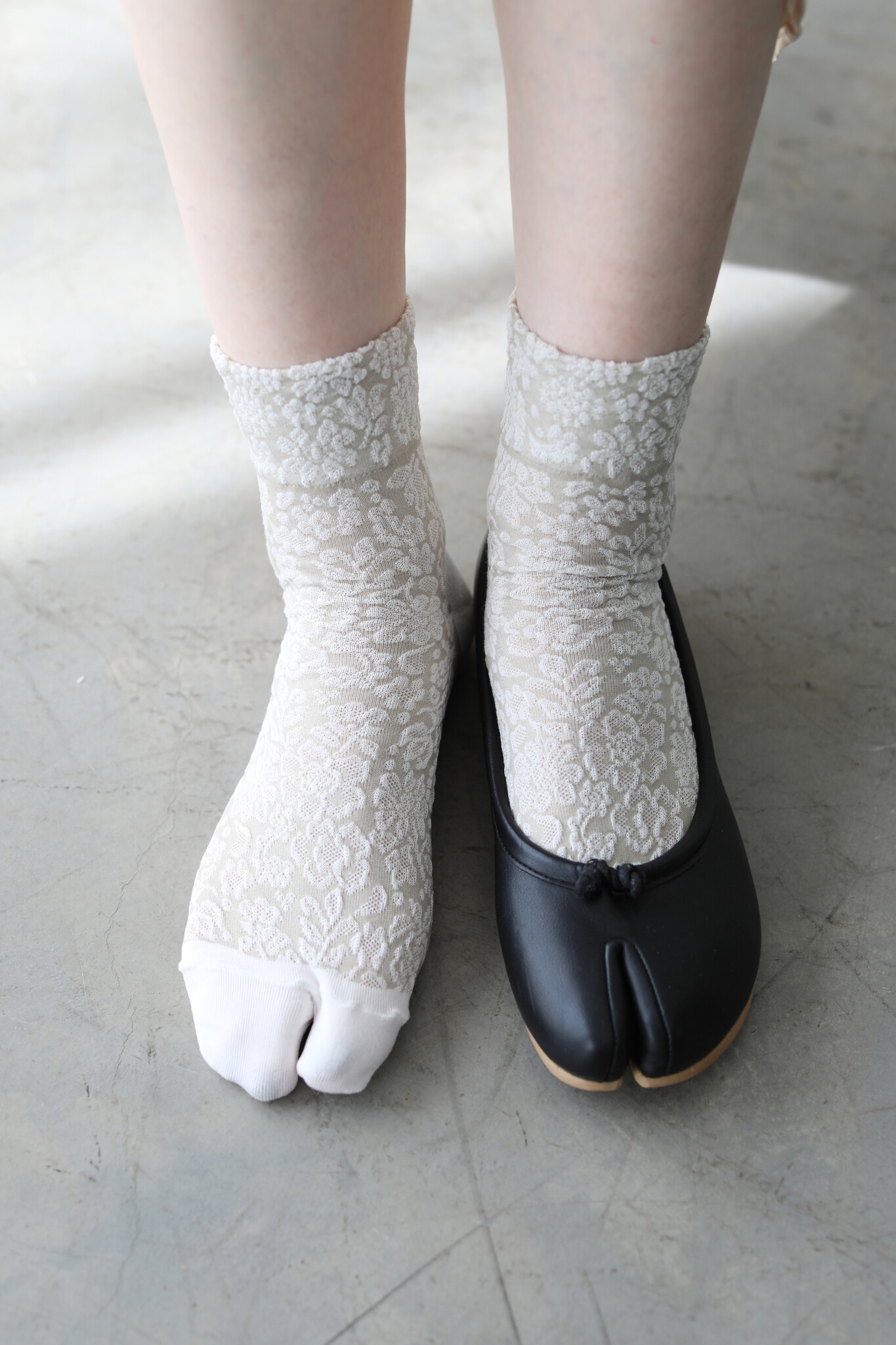 Flower Float Cotton Tabi Low Crew Socks