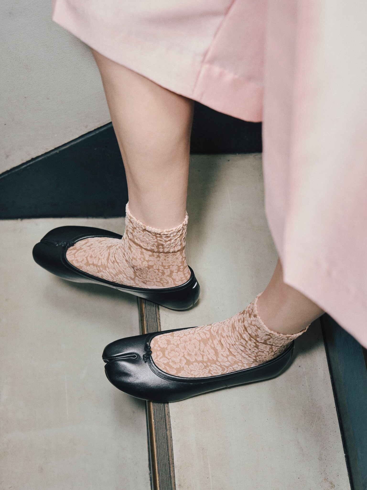 Flower Float Cotton Tabi Low Crew Socks