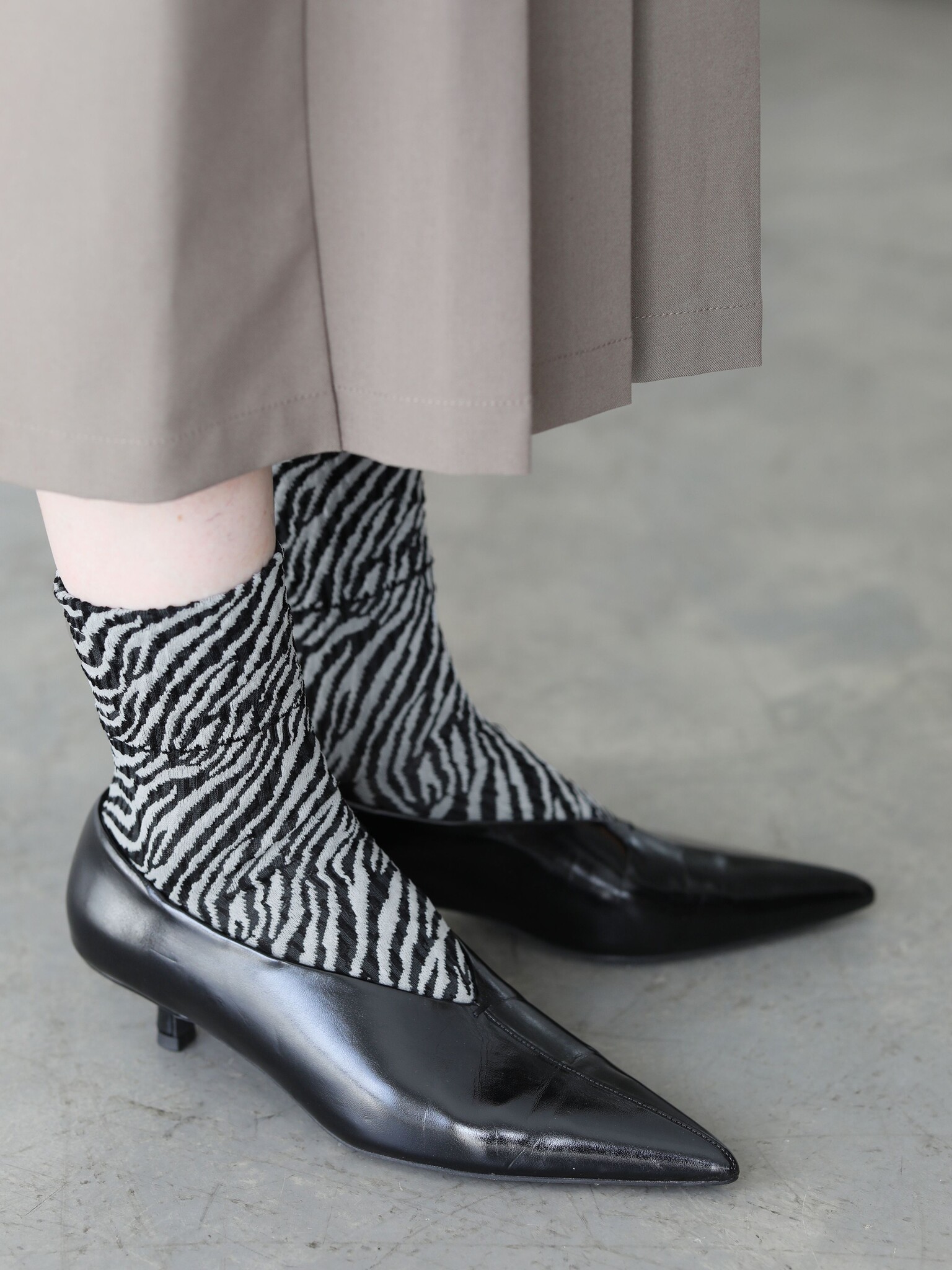 meias de cano curto com estampa de zebra