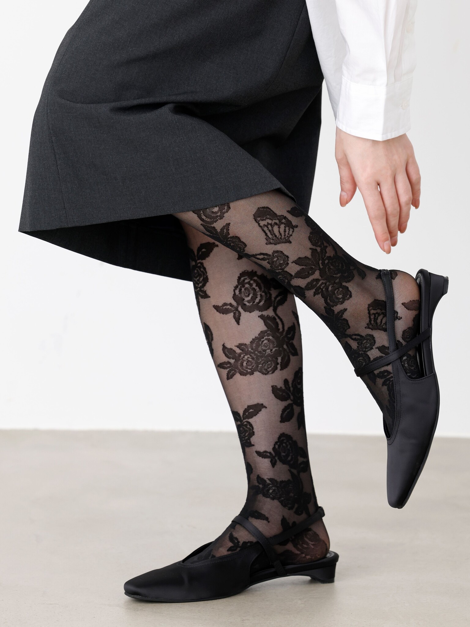 Transparante panty met rozen- en vlinderprint, maat 20D