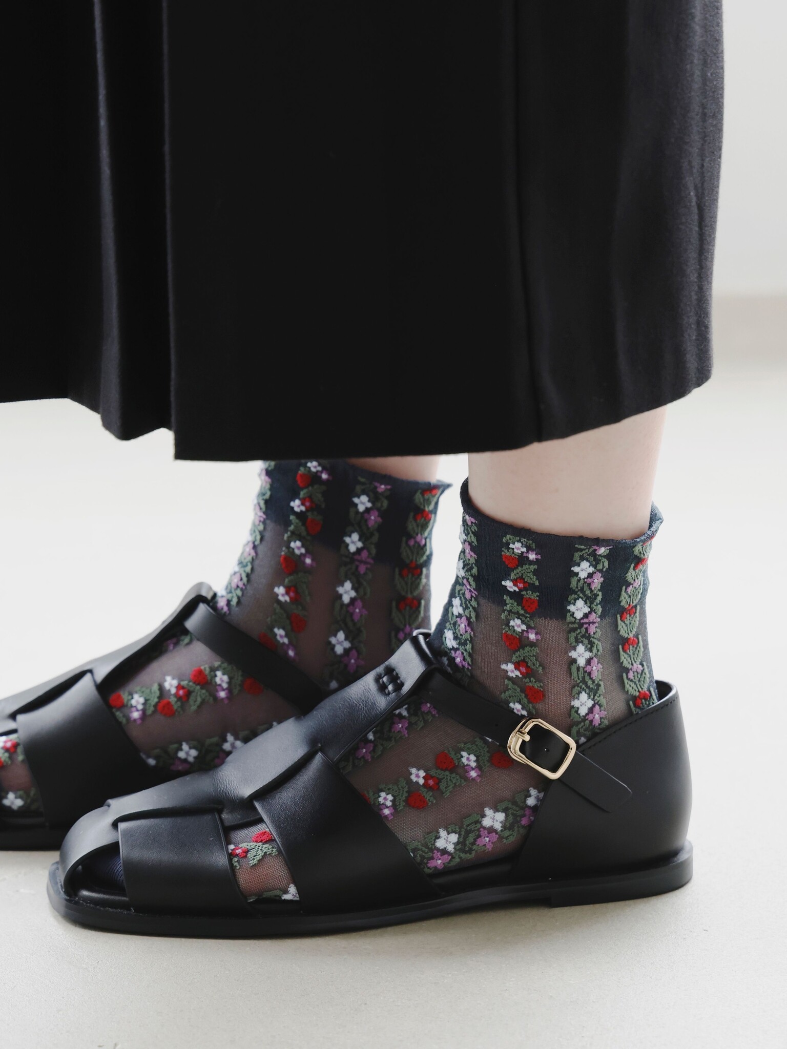 Sheer Flower Stripe Low Crew Socks