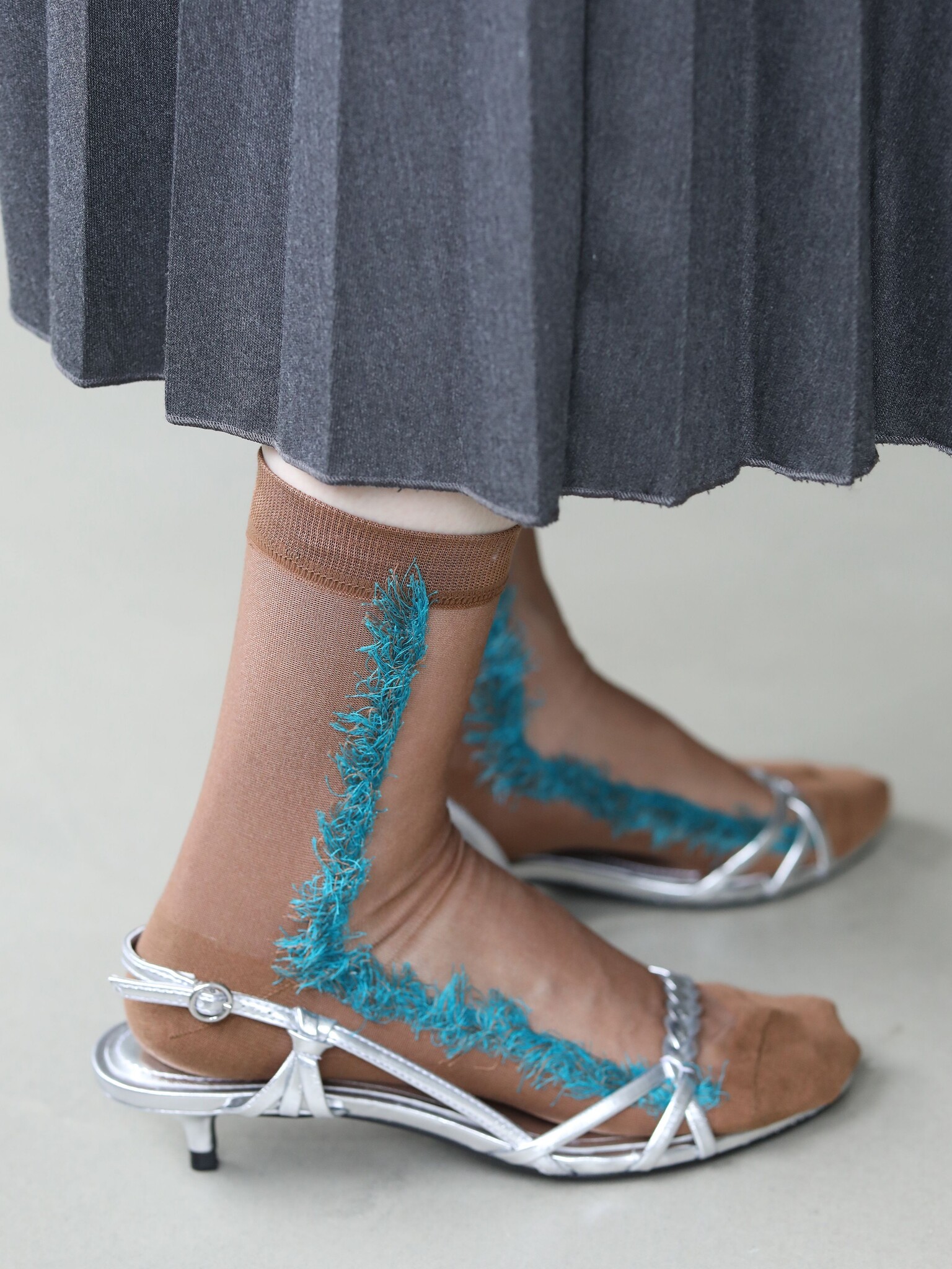 Calcetines transparentes hasta la rodilla con bordes con flecos