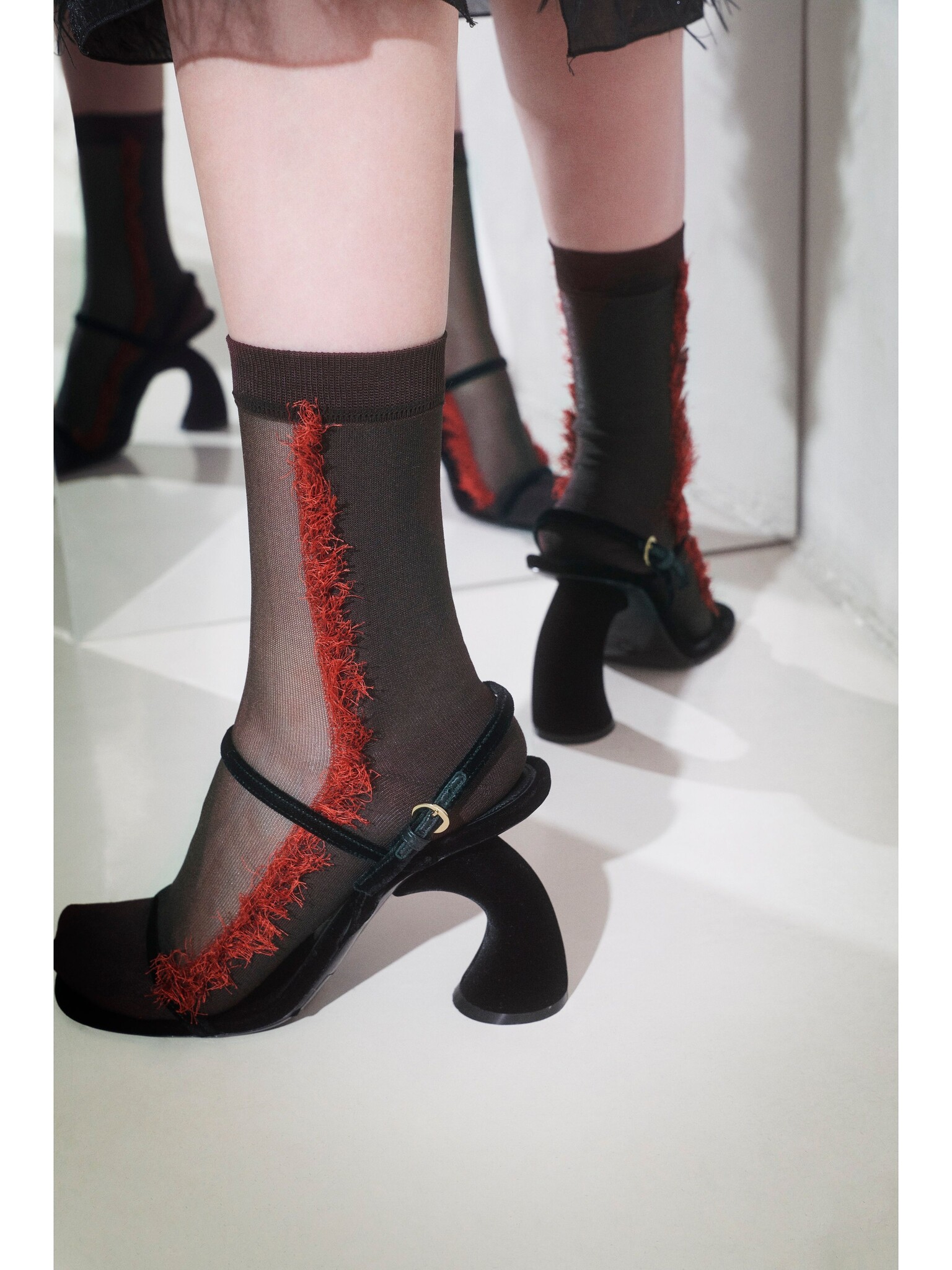 Calcetines transparentes hasta la rodilla con bordes con flecos
