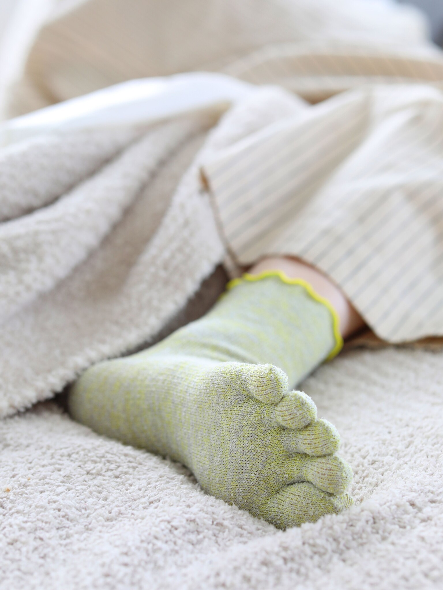 Lightweight Five-Toe Lounge Socks